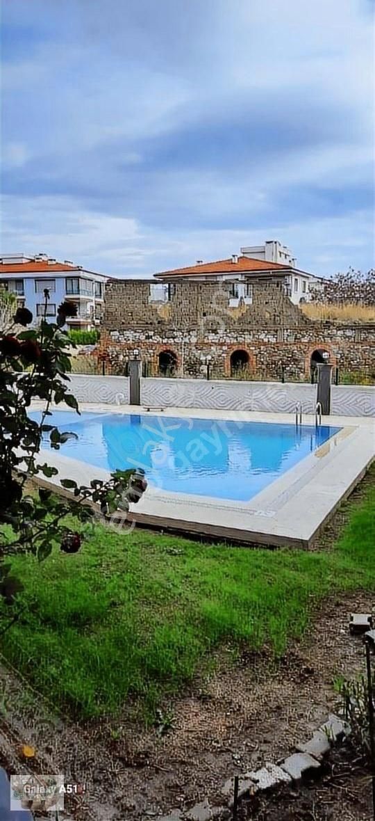 Seferihisar Camikebir Kiralık Daire Abibo Gayrimenkulden Havuzlu Sitede Eşyalı Kiralık Daire