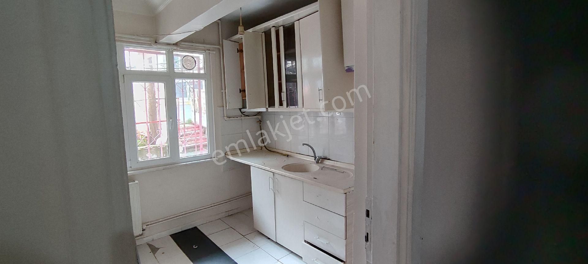 Küçükçekmece İnönü Kiralık Daire İnönü De Kiralık 2+1 Giriş Kat