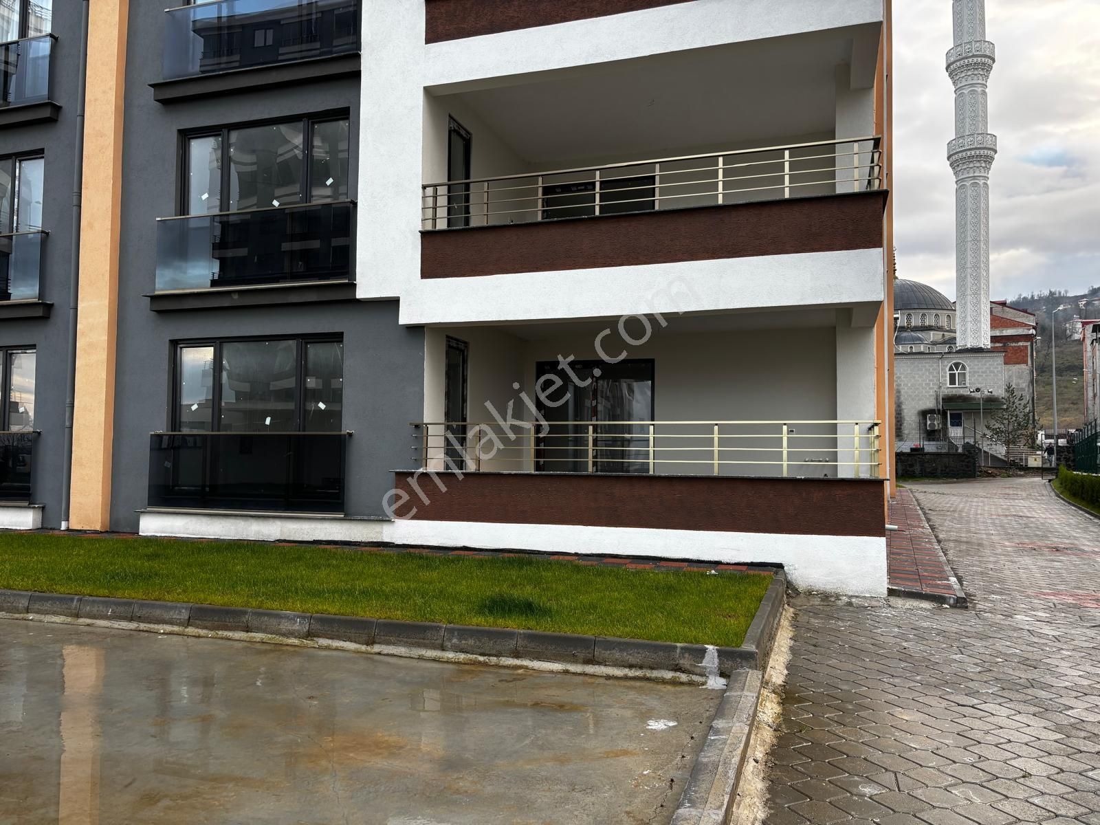 Vakfıkebir Çarşı Satılık Daire Çarşı Mah. Bahadıroğlu Sitesi Satılık 4+1 180 Metrekare Daire