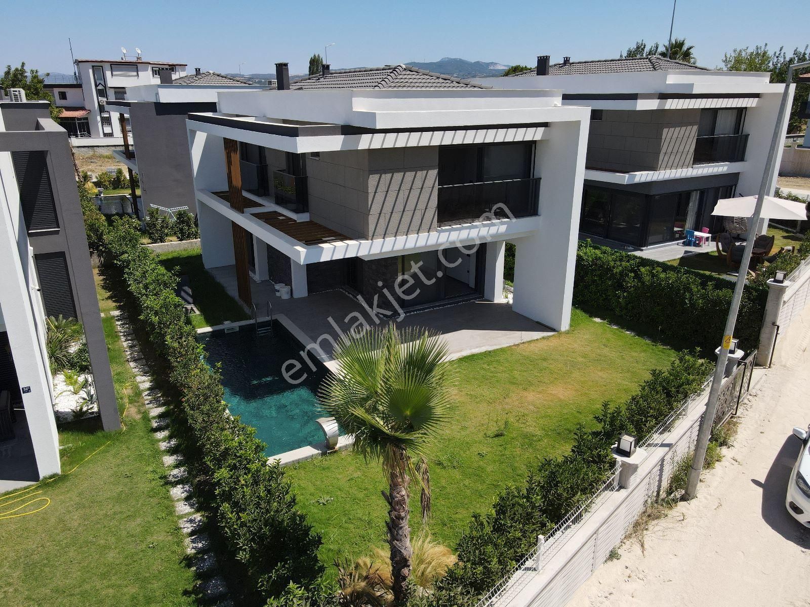 Kuşadası Güzelçamlı Satılık Villa Geniş Bahçeli, Özel Havuzlu, Satılık 4+1 Müstakil Villa