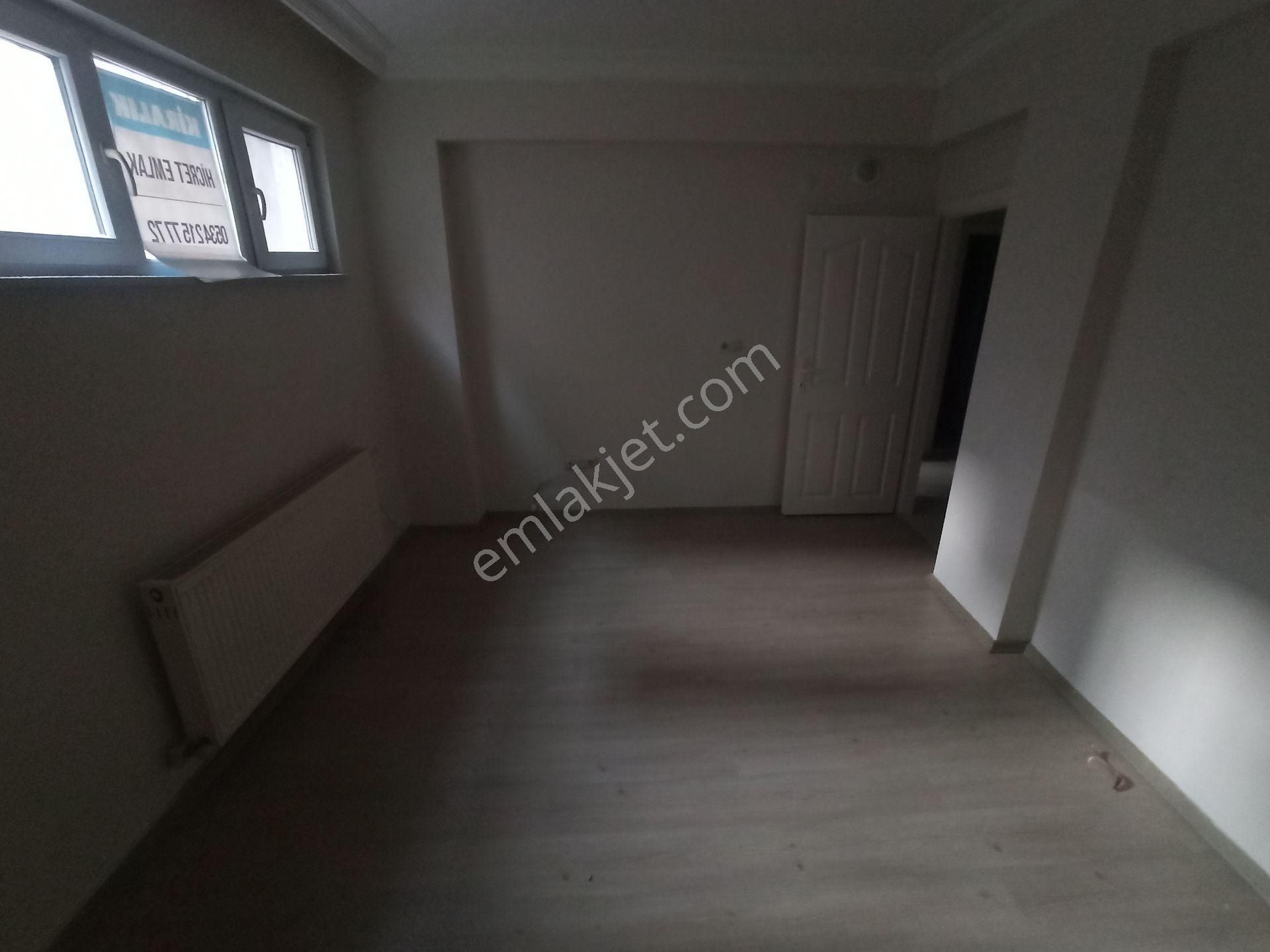 Esenler Fatih Kiralık Daire Hicret Emlaktan Gayrimenkul'den 2+1 106 M2 .kot 1. Geniş Kiralık Daire