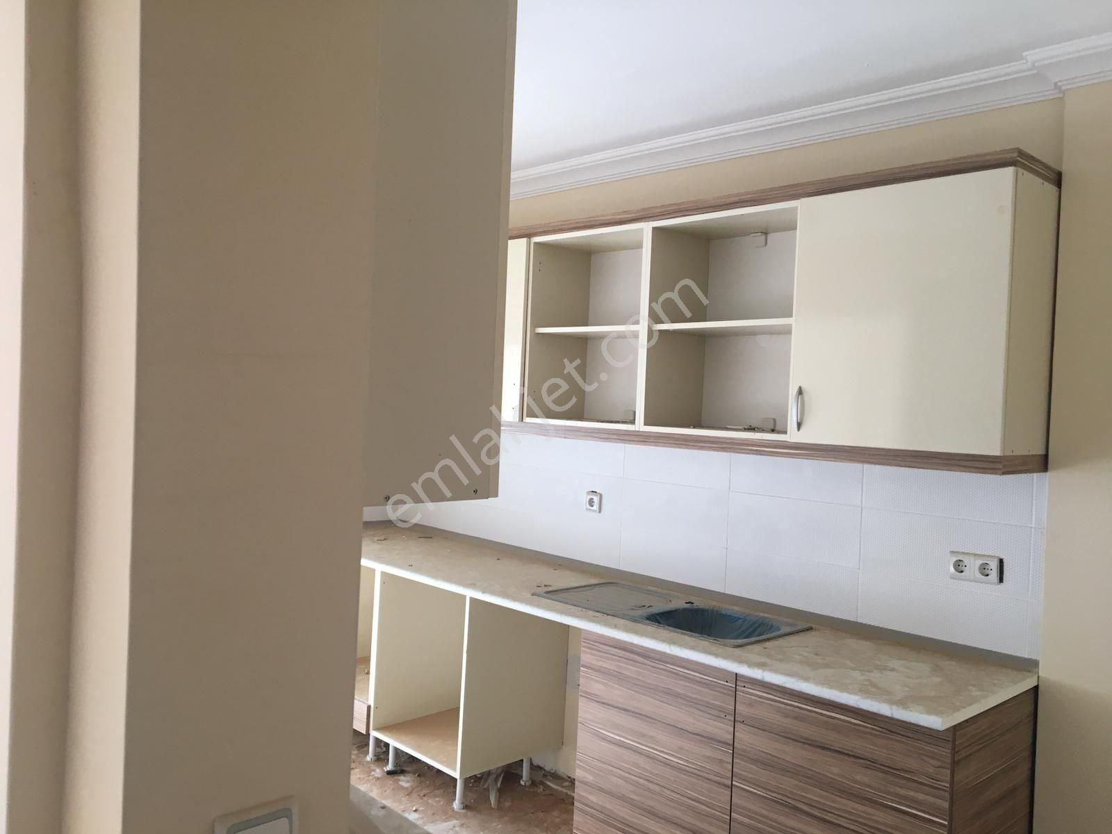 Kuşadası Uydukentte Deniz Manzaralı Temiz Boş Satılık Daire