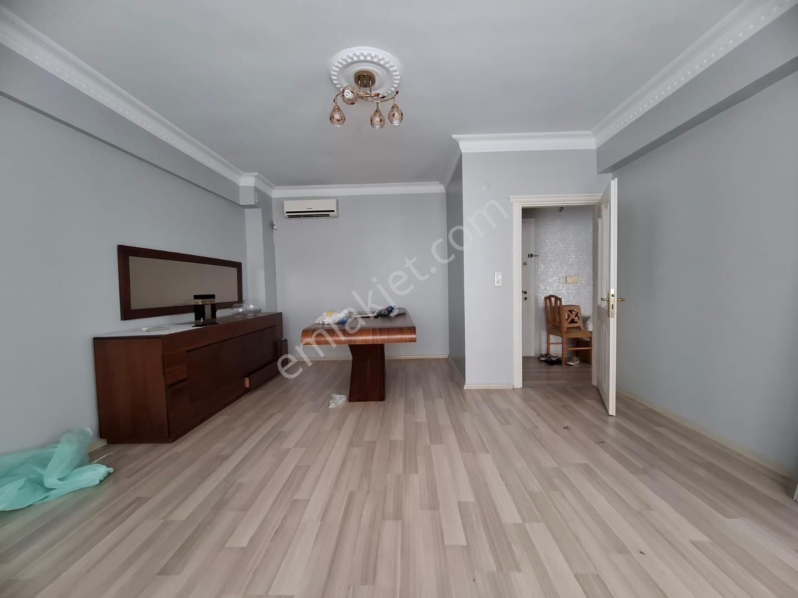 Zeytinburnu Nuripaşa Satılık Daire Nuripaşada 8 Yıllık Binadan 3+1 110m2 3 Kat Tek Daire Üzeri