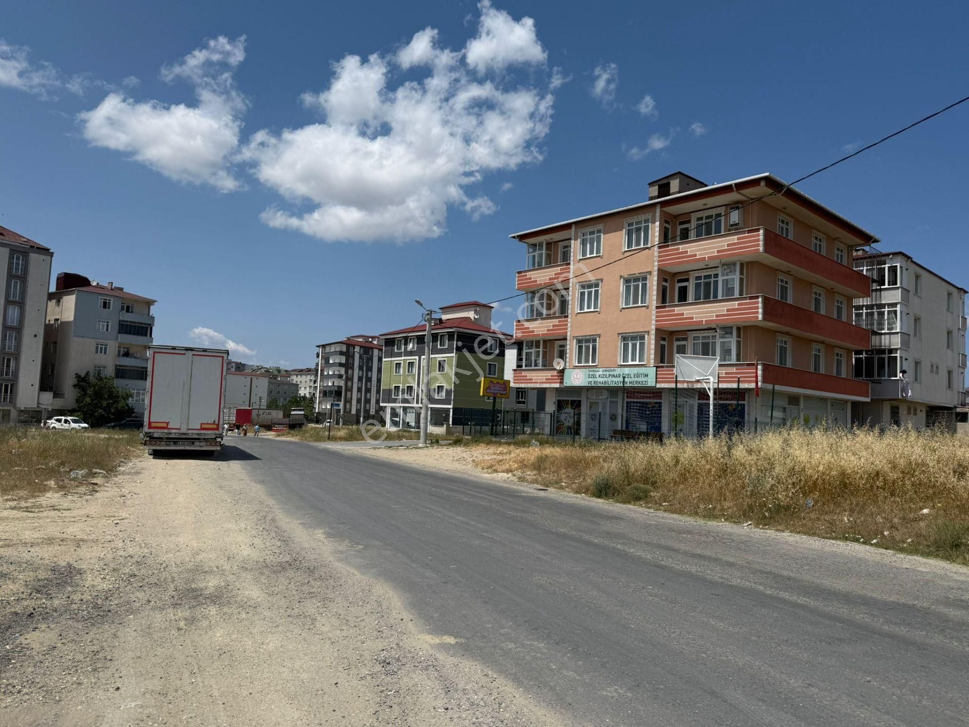 Akyüz Gayrimenkulden Kızılpınarda 354 Mt2 Ticari+konut Arsa