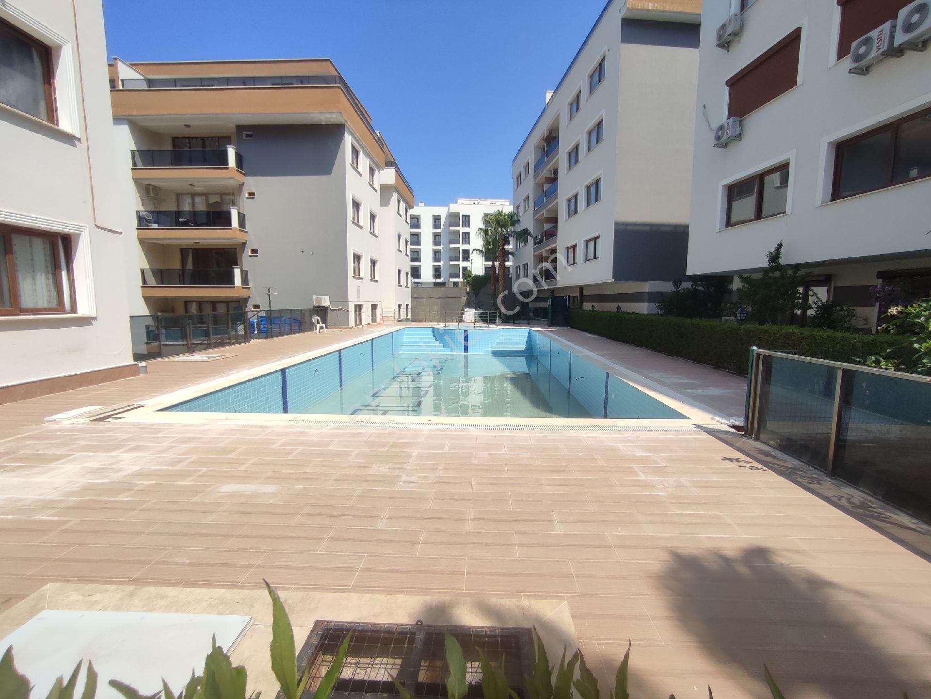 Kuşadası Değirmendere Mahallesi Site İçerisinde Ara Kat 3+1 Daire