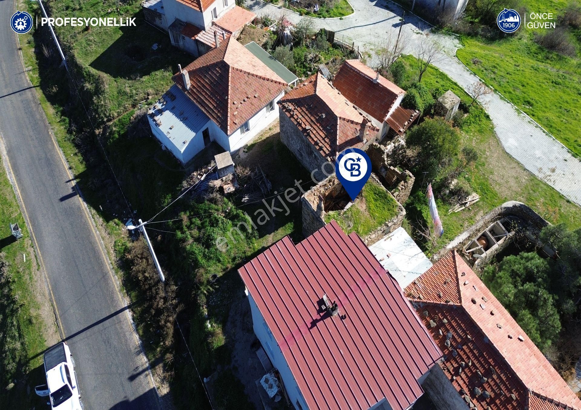 Karaburun Parlak Köyiçi'nde İki Katlı Taş Ev - Görsel 7