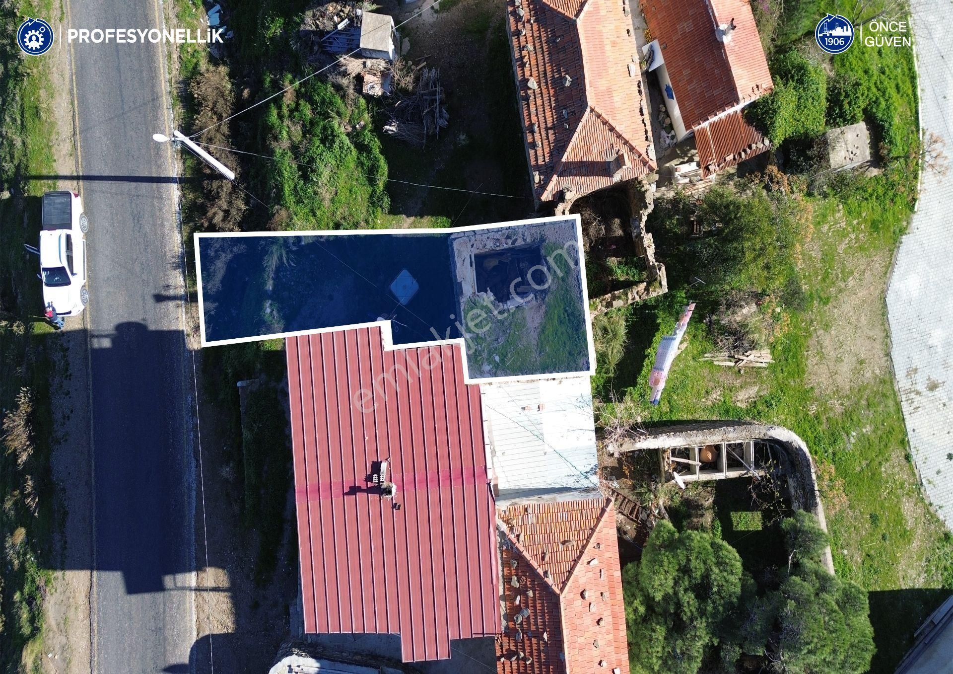 Karaburun Parlak Köyiçi'nde İki Katlı Taş Ev - Görsel 5