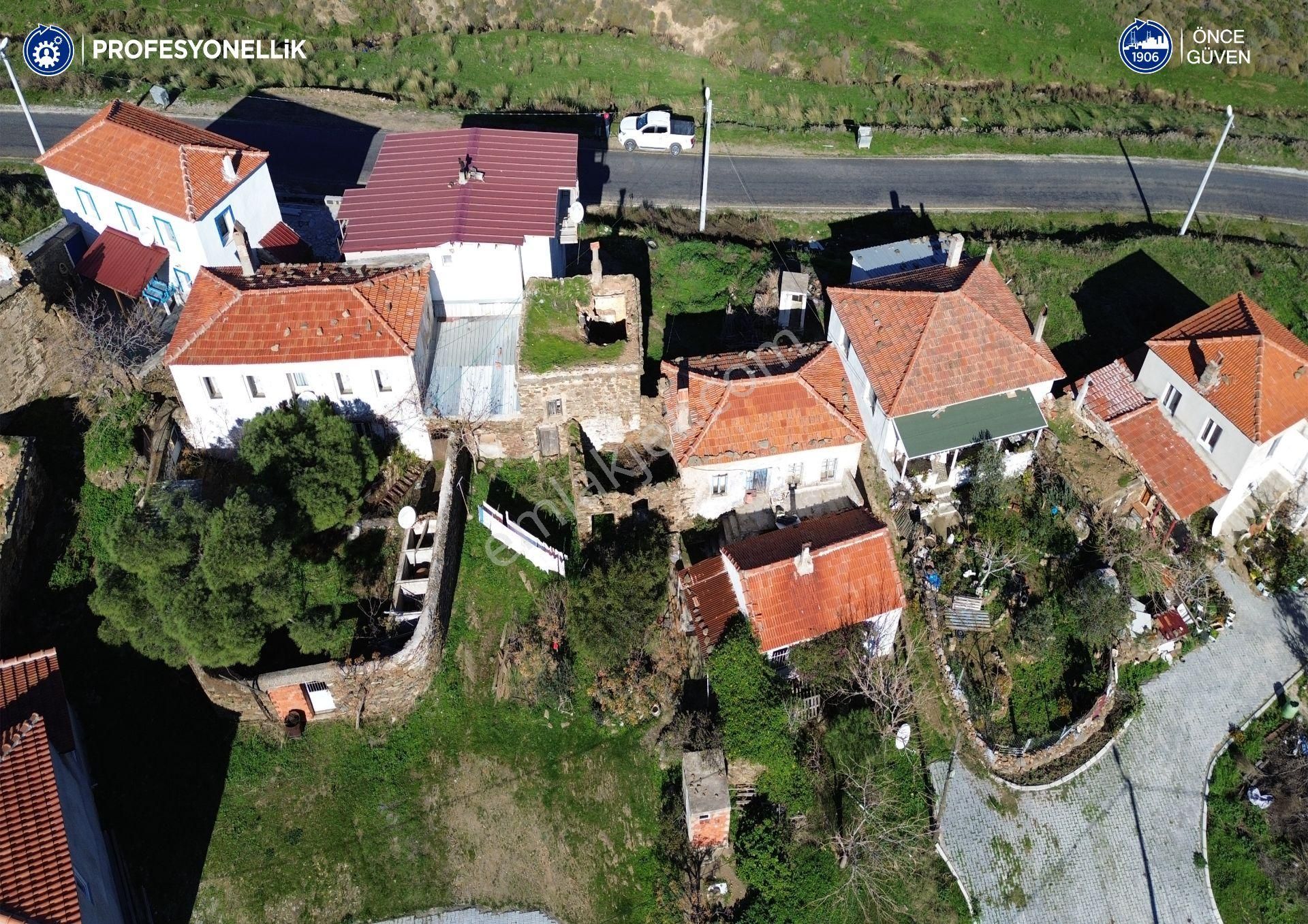 Karaburun Parlak Köyiçi'nde İki Katlı Taş Ev - Görsel 11