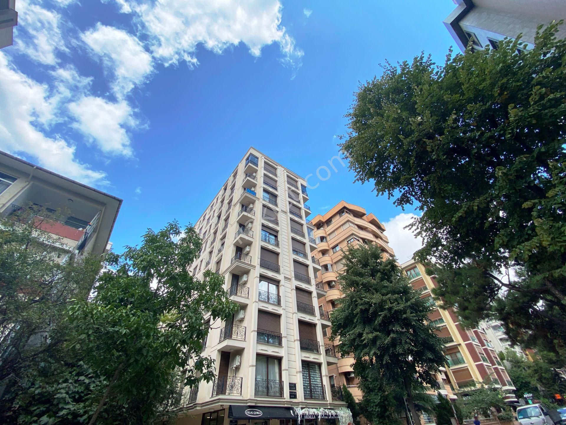 Kadıköy Caddebostan Satılık Daire C.bostan Ömerpaşa'da 8 Yıllık 2 Balkon 3 Banyo 9.kat Satılık 6+2