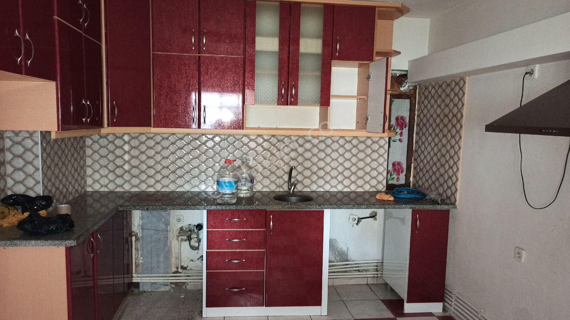 Isparta Merkez Pirimehmet Kiralık Daire Pirimehmet Mahallesi'nde Davraz Yaşam Hastanesi Yakını Kombili Daire