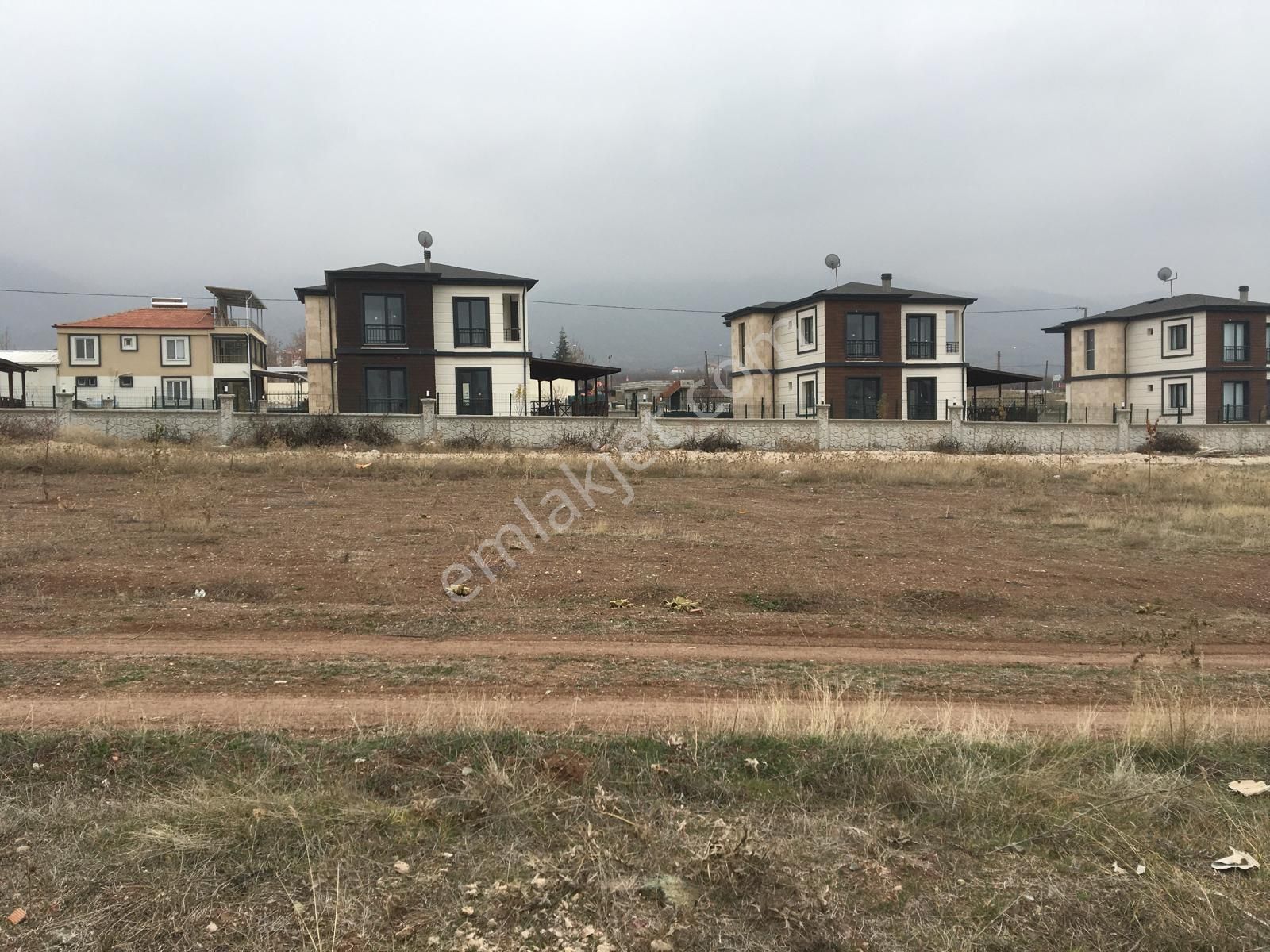 Kale Düztarla Satılık Villa İmarlı Furkan Doğan’dan Kale Düz Tarlada Satılık 554 M2 Villa İmarlı Arsa