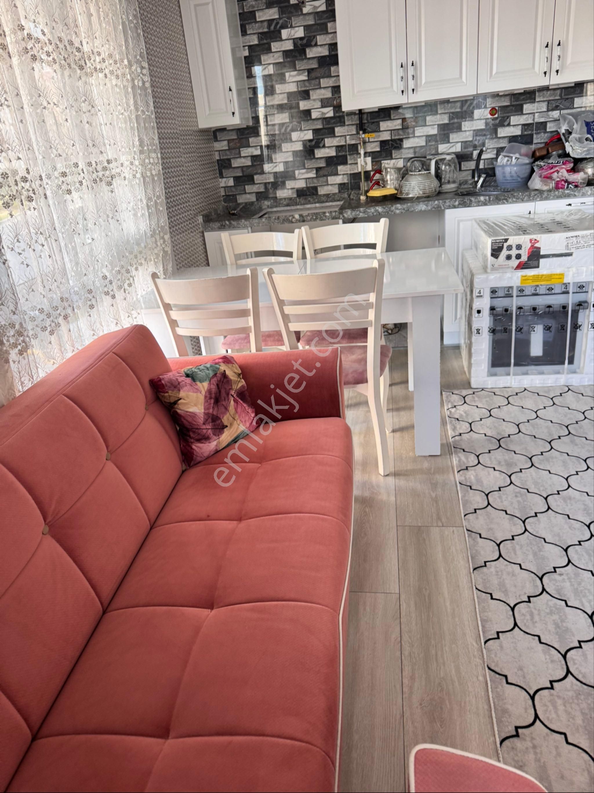 Atakum Alanlı Kiralık Daire Truva'dan Yenimahallede Ara Kat Cam Balkonlu Kiralık Eşyalı 2+1