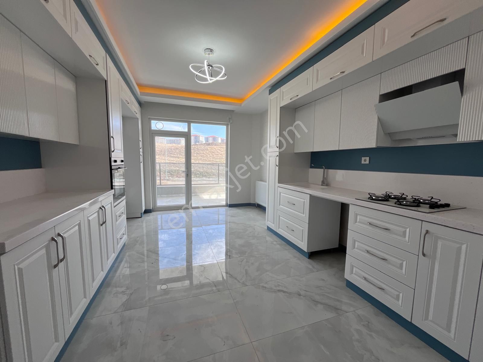 Sincan Saraycık Satılık Daire Saraycık Mah'de 4+1 150m² Asansörlü Giyinme Odalı Sıfır Daireler