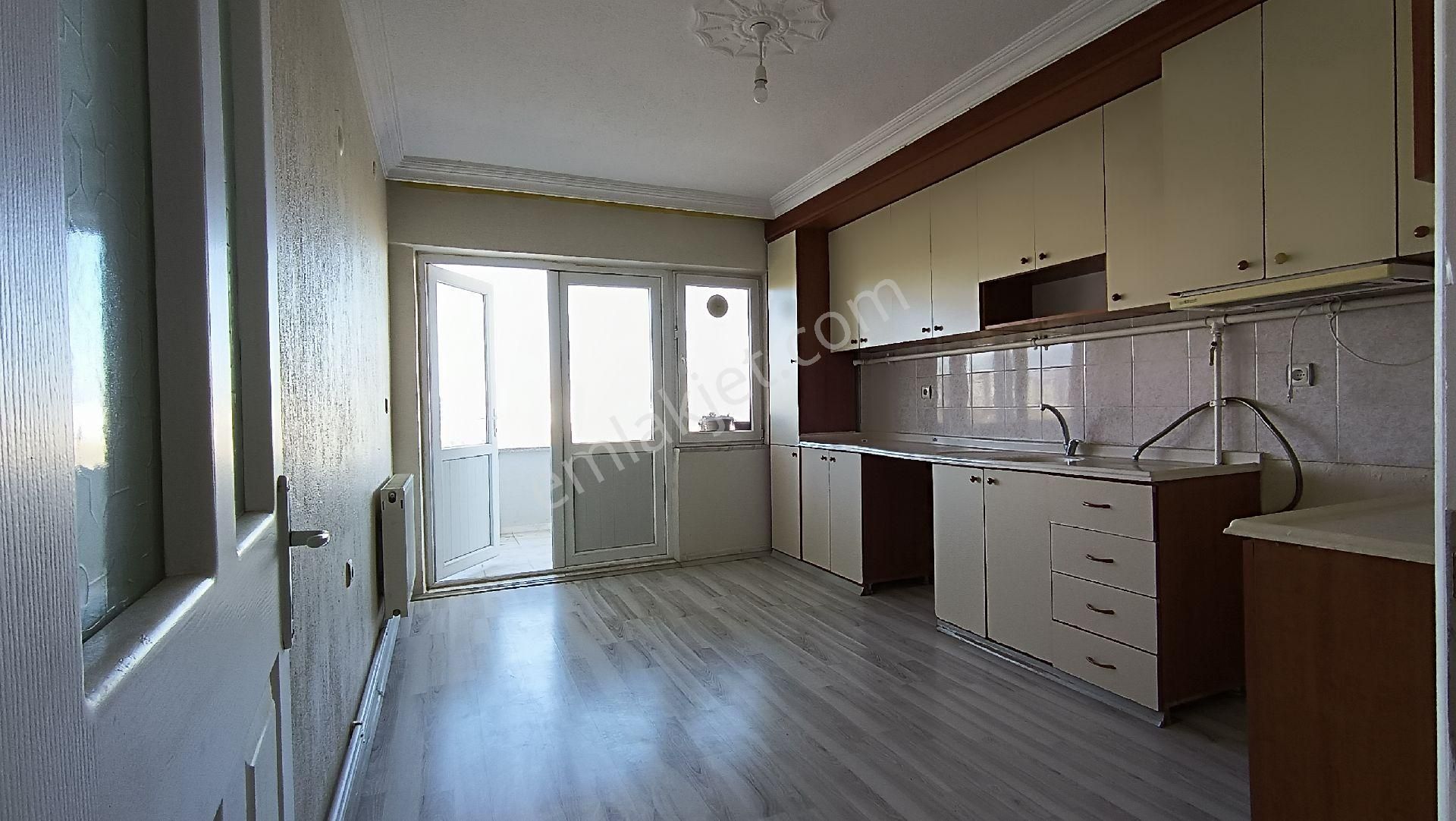 Merkezefendi Şemikler Kiralık Daire Fiyatı Düştü... Şemikler'de Ara Kat 170 M² 3+1 Daire