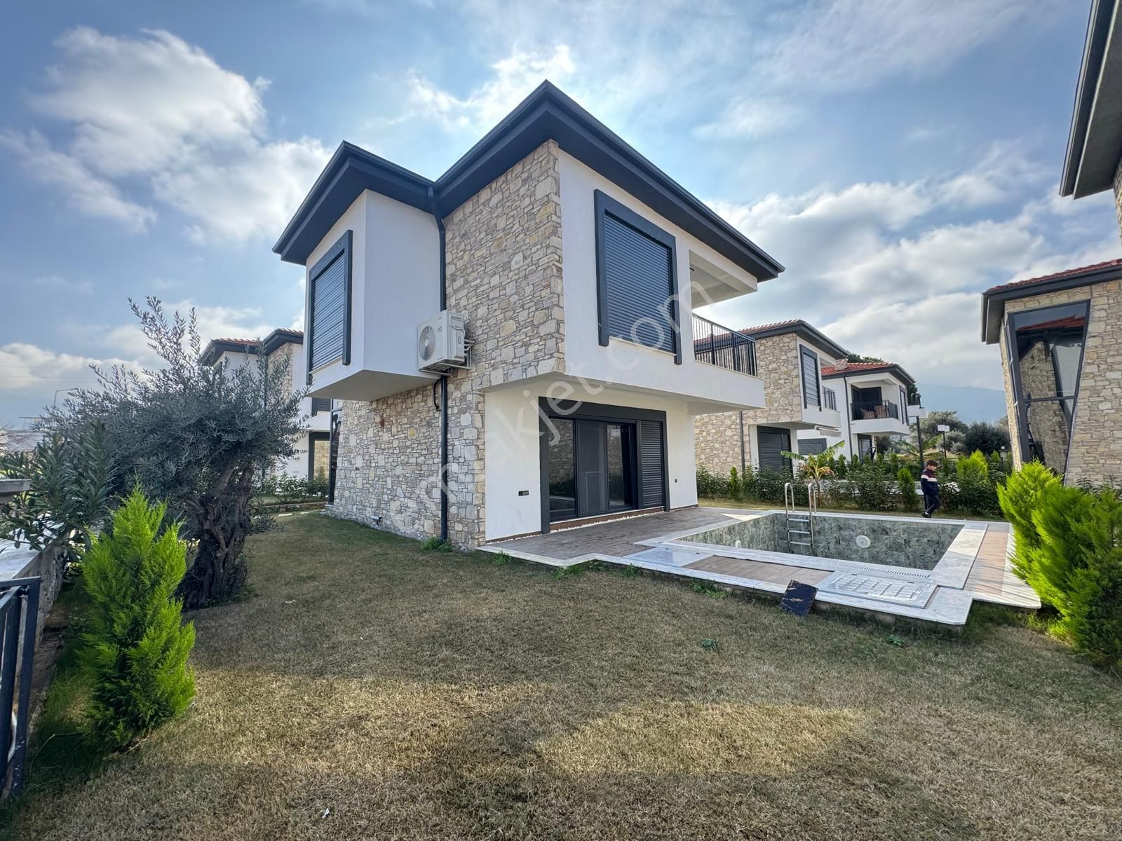 Kuşadası Davutlar Satılık Yazlık Kuşadası Davutlarda Acil Satılık Müstakil Villa İlanı İnceleyiniz