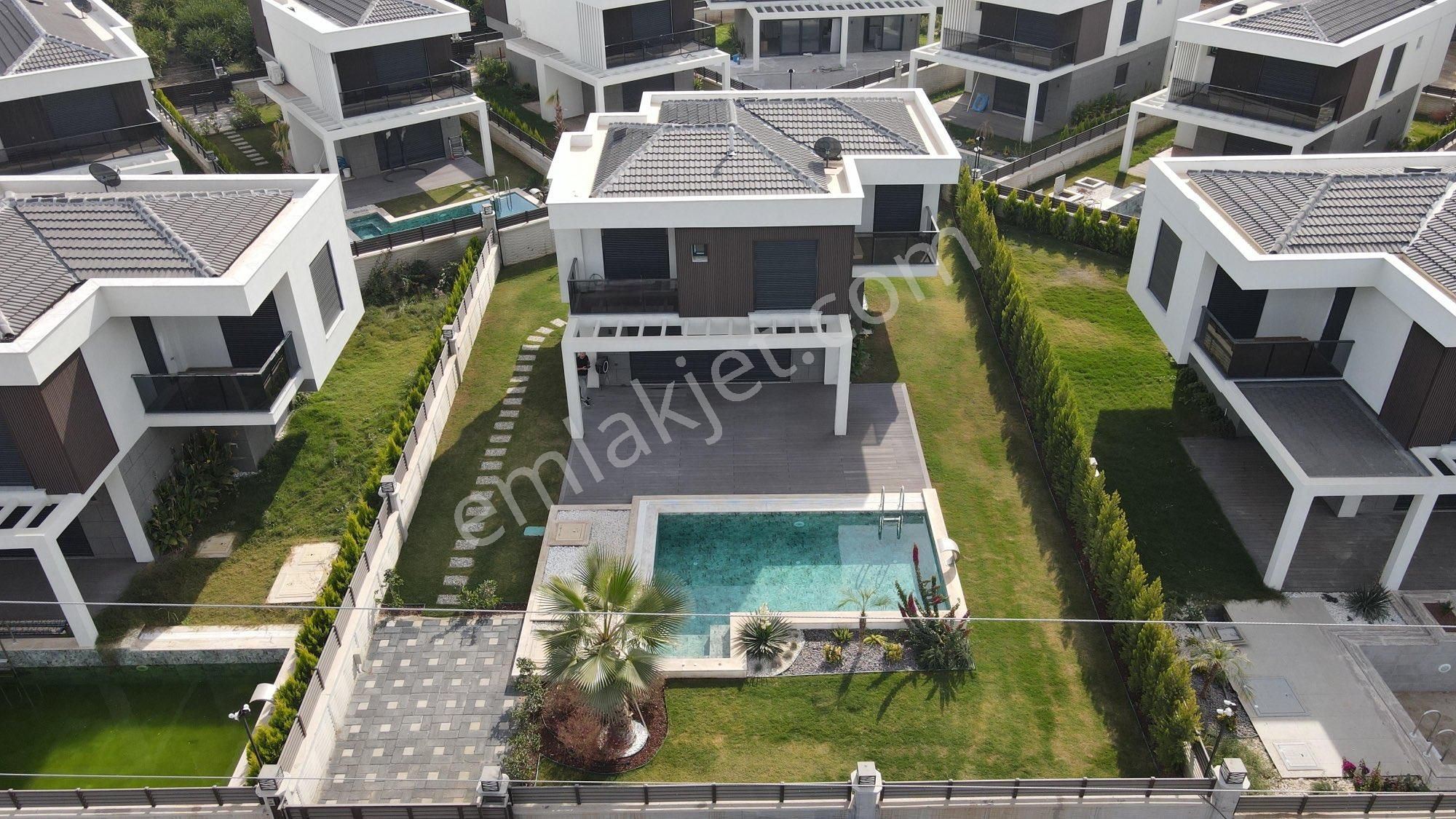 Aydın Kuşadası Denize Sıfır Satılık Villa Güzelçamlı 640m2 Arsa Denize Yakın 4+1 Müstakil Özel Havuzlu Lüks Villa