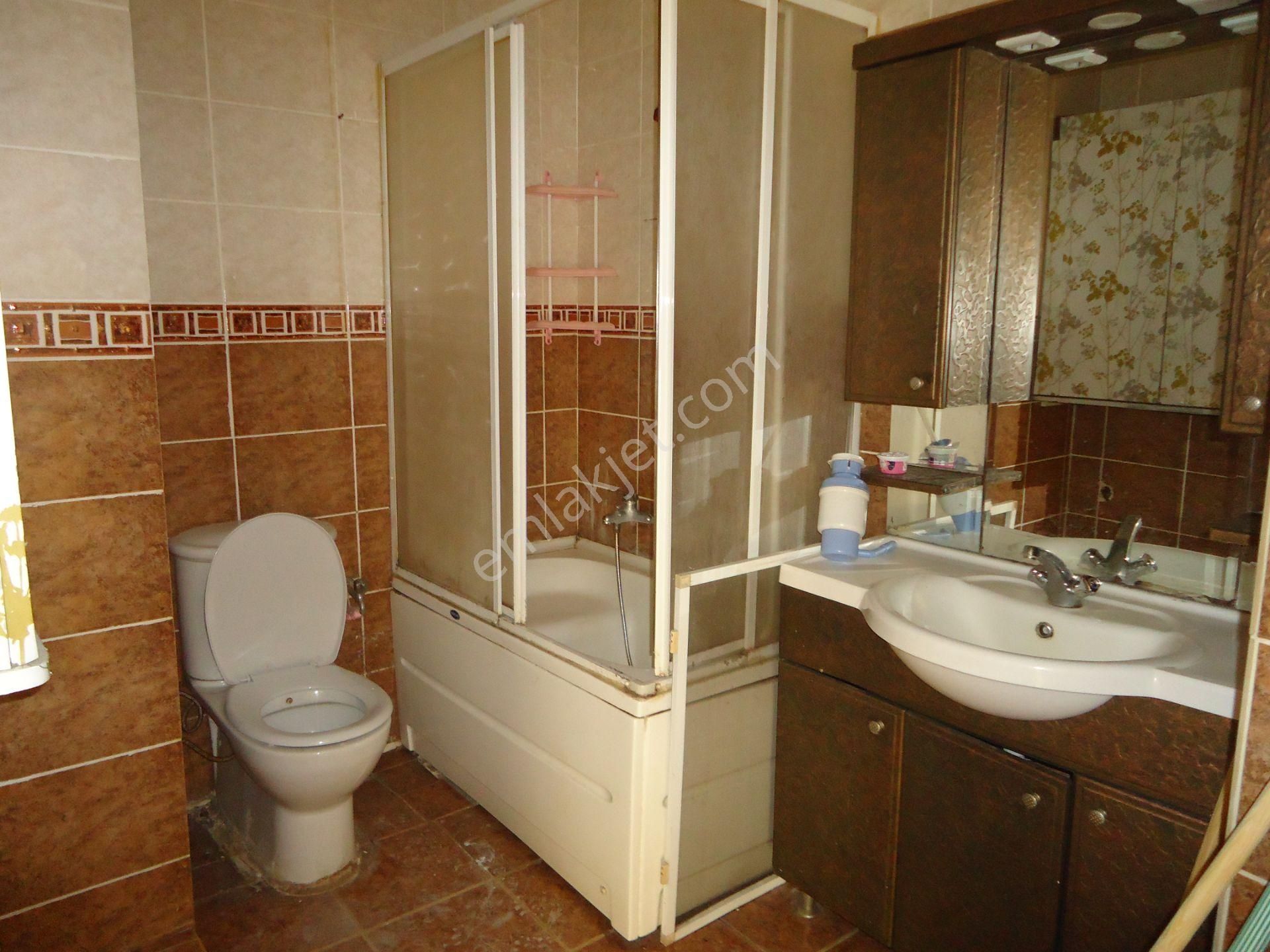 Bahçelievler Şirinevler Kiralık Daire S.evler Merkezde Metrobüse 8dk.2+1 85m2 Temız Daire