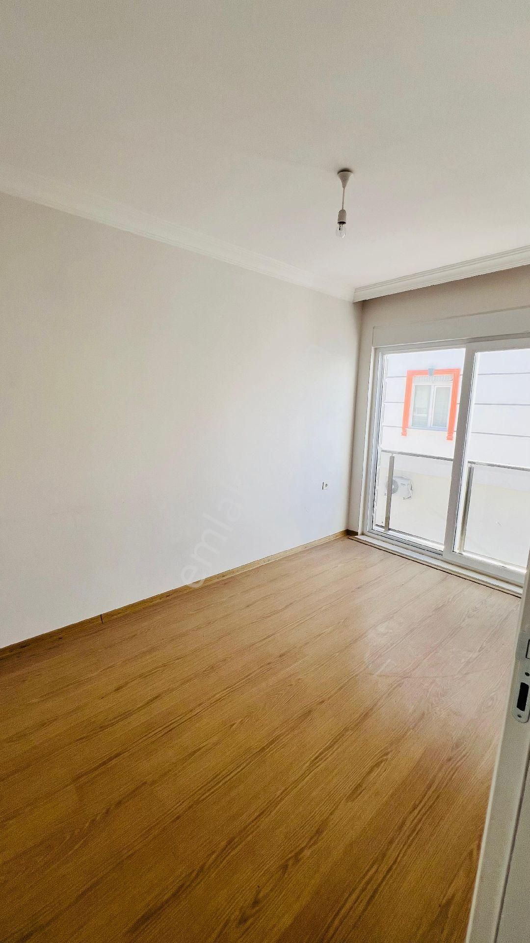 Kepez Kütükçü Kiralık Daire Caddeye Yakın Katta Ayrı Mutfaklı 2+1