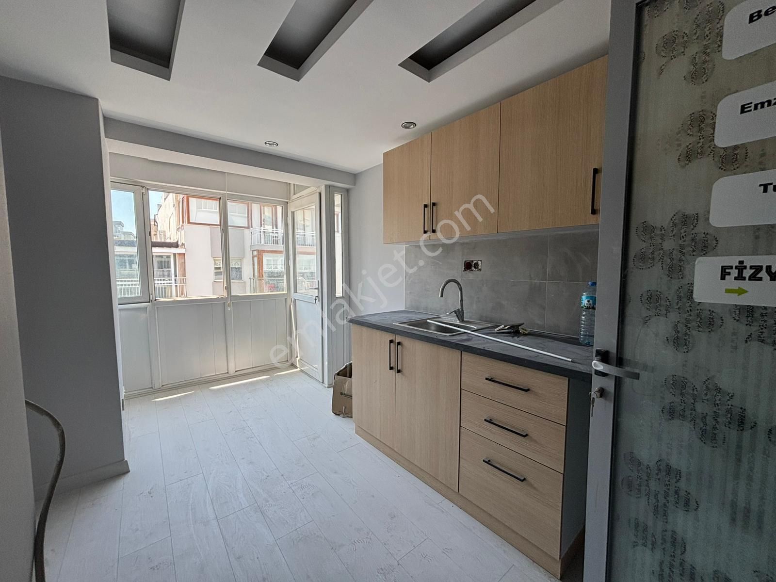 Alsancak’ta Sevinç Pastanesine Karşısı Köşe Konumda Prestijli İşyeri! - Görsel 33