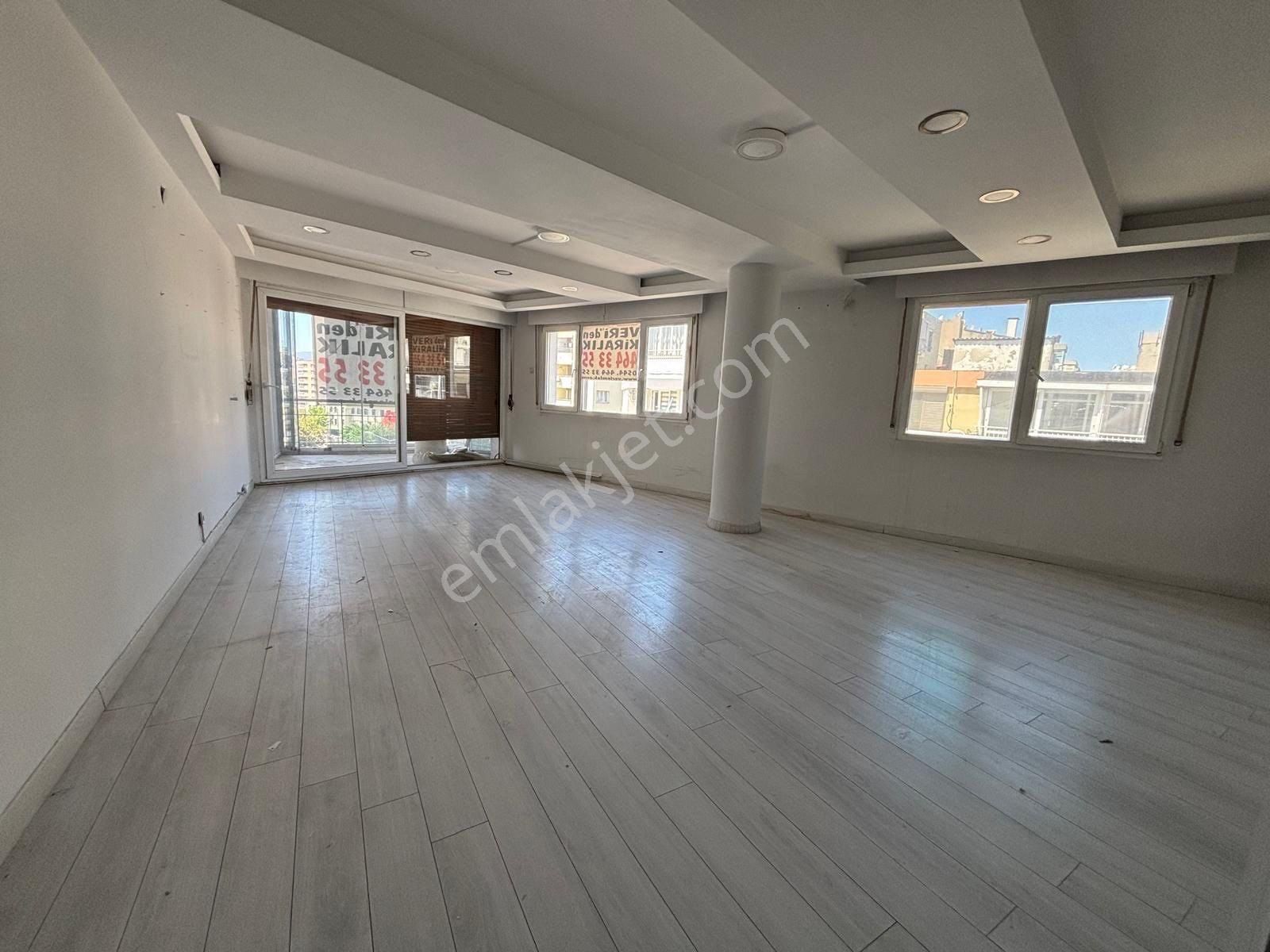 Alsancak’ta Sevinç Pastanesine Karşısı Köşe Konumda Prestijli İşyeri!