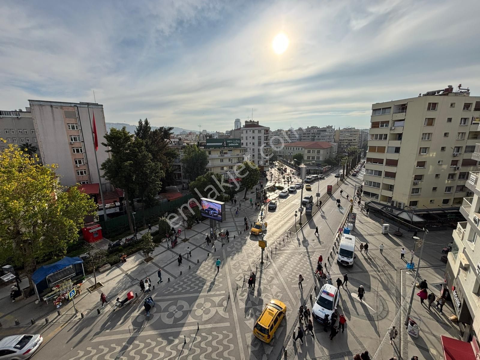 Konak Alsancak Kiralık Ofis Alsancak’ta Sevinç Pastanesine Karşısı Köşe Konumda Prestijli İşyeri!