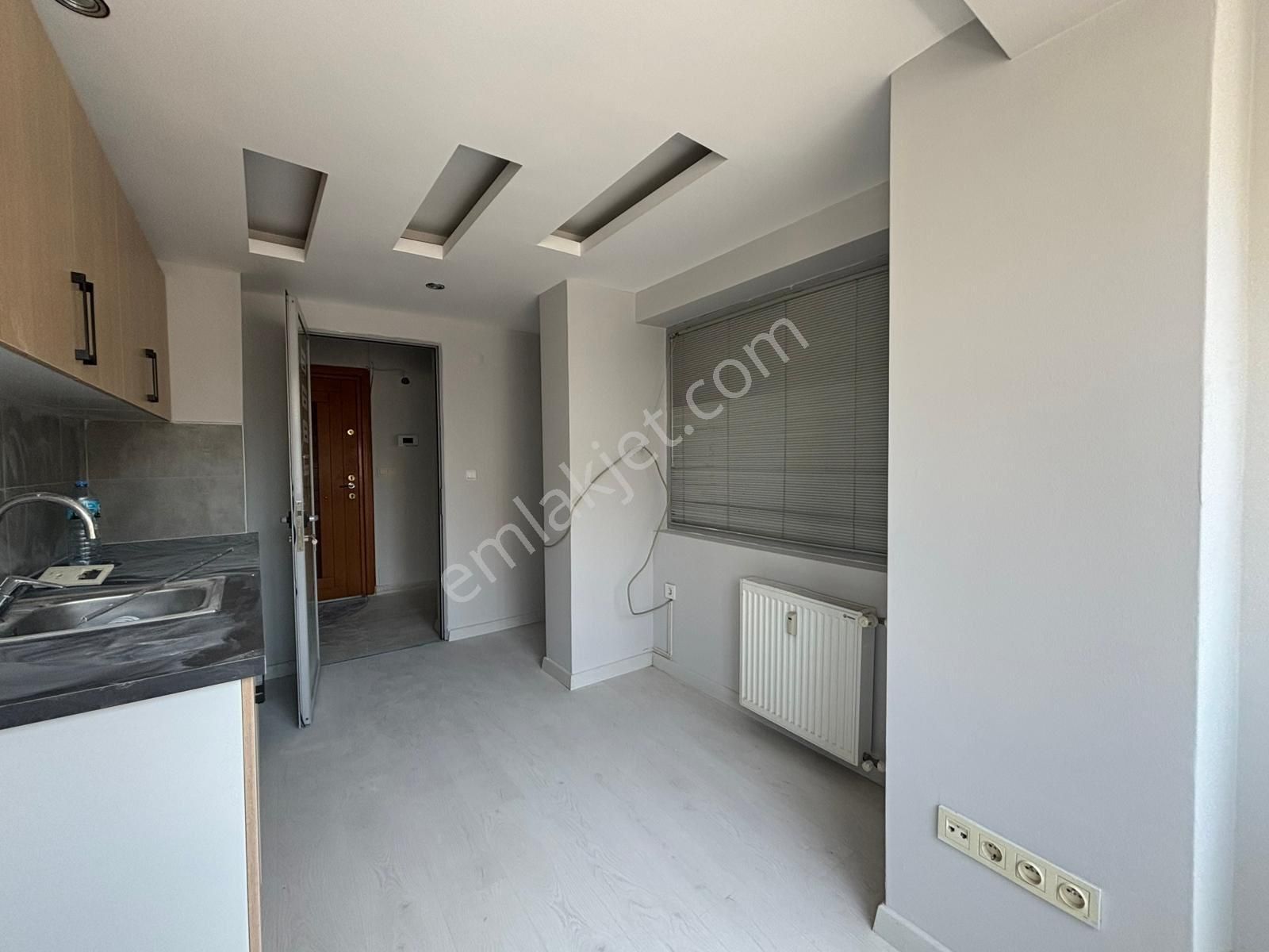 Alsancak’ta Sevinç Pastanesine Karşısı Köşe Konumda Prestijli İşyeri! - Görsel 28