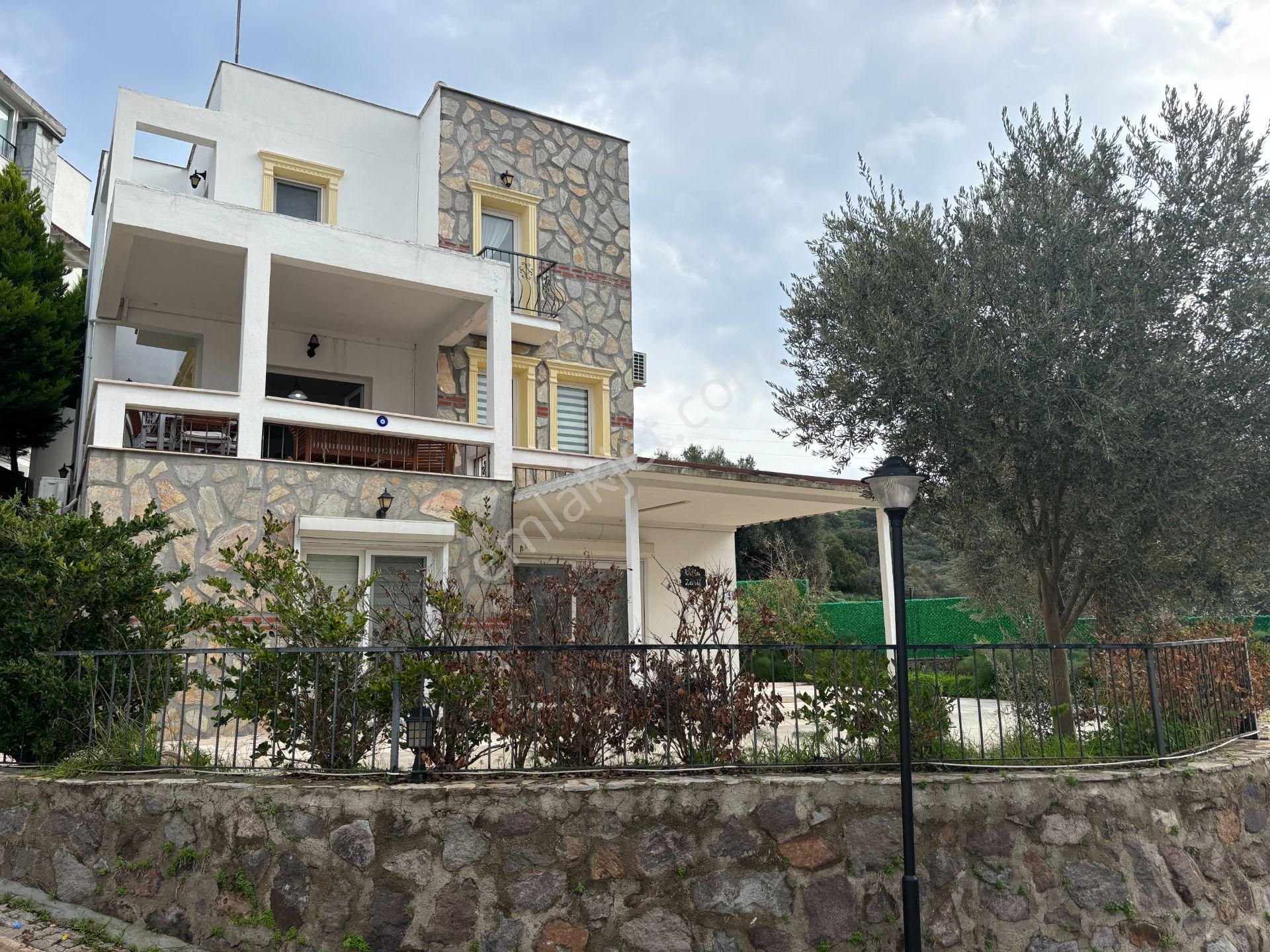 Bodrum Küçükbük Satılık Villa Gündoğan Küçükbük Site İçi Bahçeli 5+2 Satılık Müstakil Villa