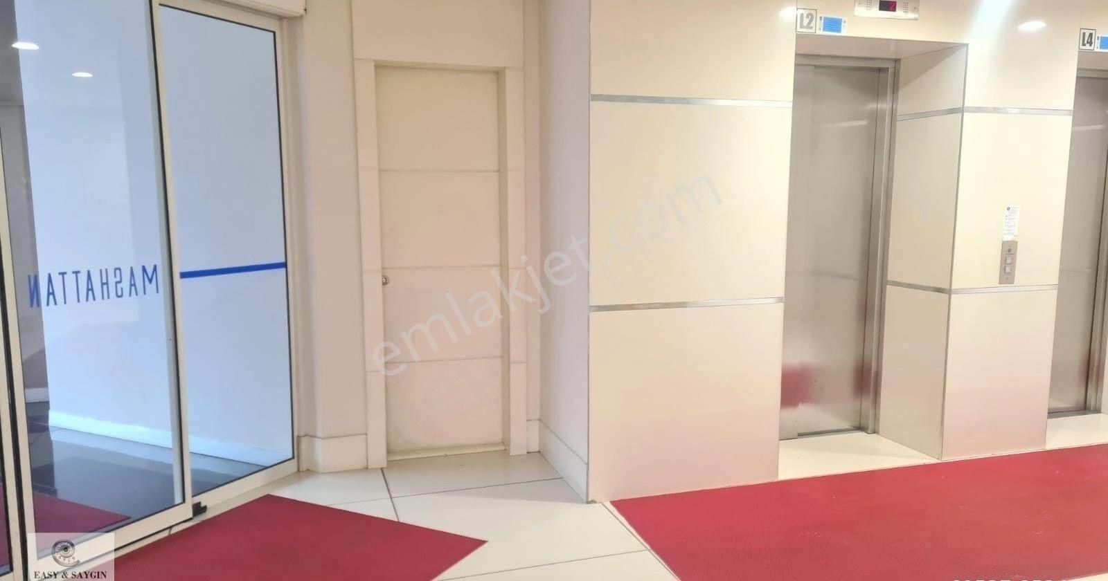 İstanbul Sarıyer Kiralık Residence Maslak Mashattan Sitesinde 2+1 Kapalı Mutfak Havuz Manzaralı