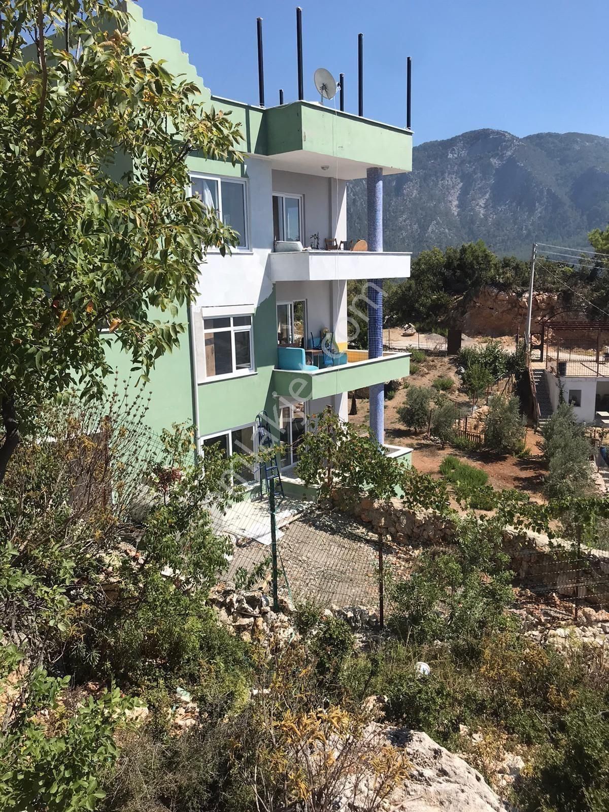 Alanya Bademağacı Satılık Müstakil Ev Alanya Bademagacı Satılık 950 M2 Tarla Ve 3 Katlı Müstakil Ev