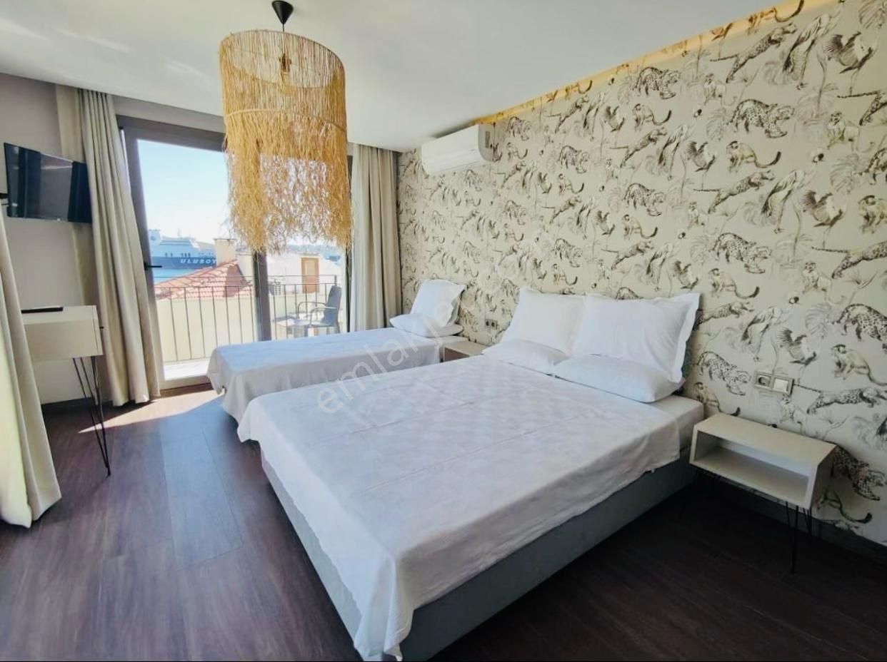 İzmir Çeşme Satılık Otel Alaçatı Gayrimenkulden Çeşme Merkezde Satılık Otel