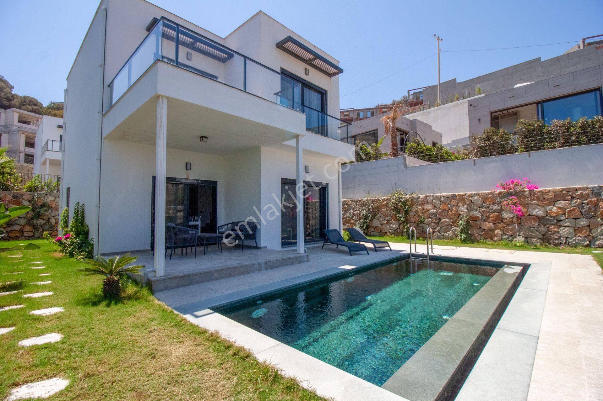 Bodrum Koyunbaba Satılık Villa Özel Havuzlu - 4+1 - Denize 300 Metre - Lüx Villa