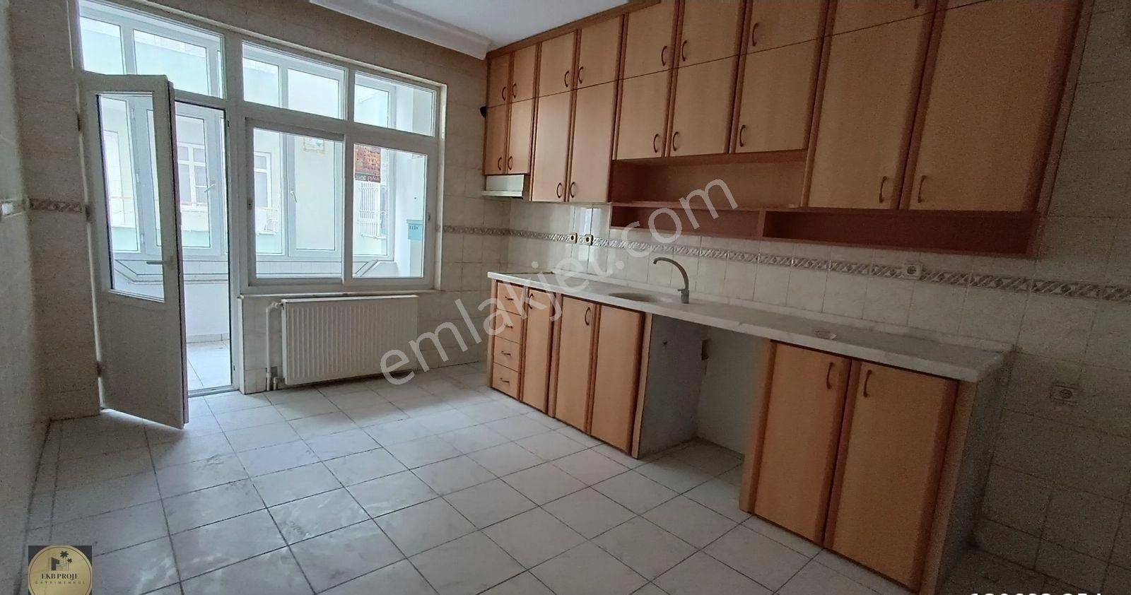 Silifke Atik Kiralık Daire Kat Kaloriferli Geniş Oturumlu Kiralık Daire