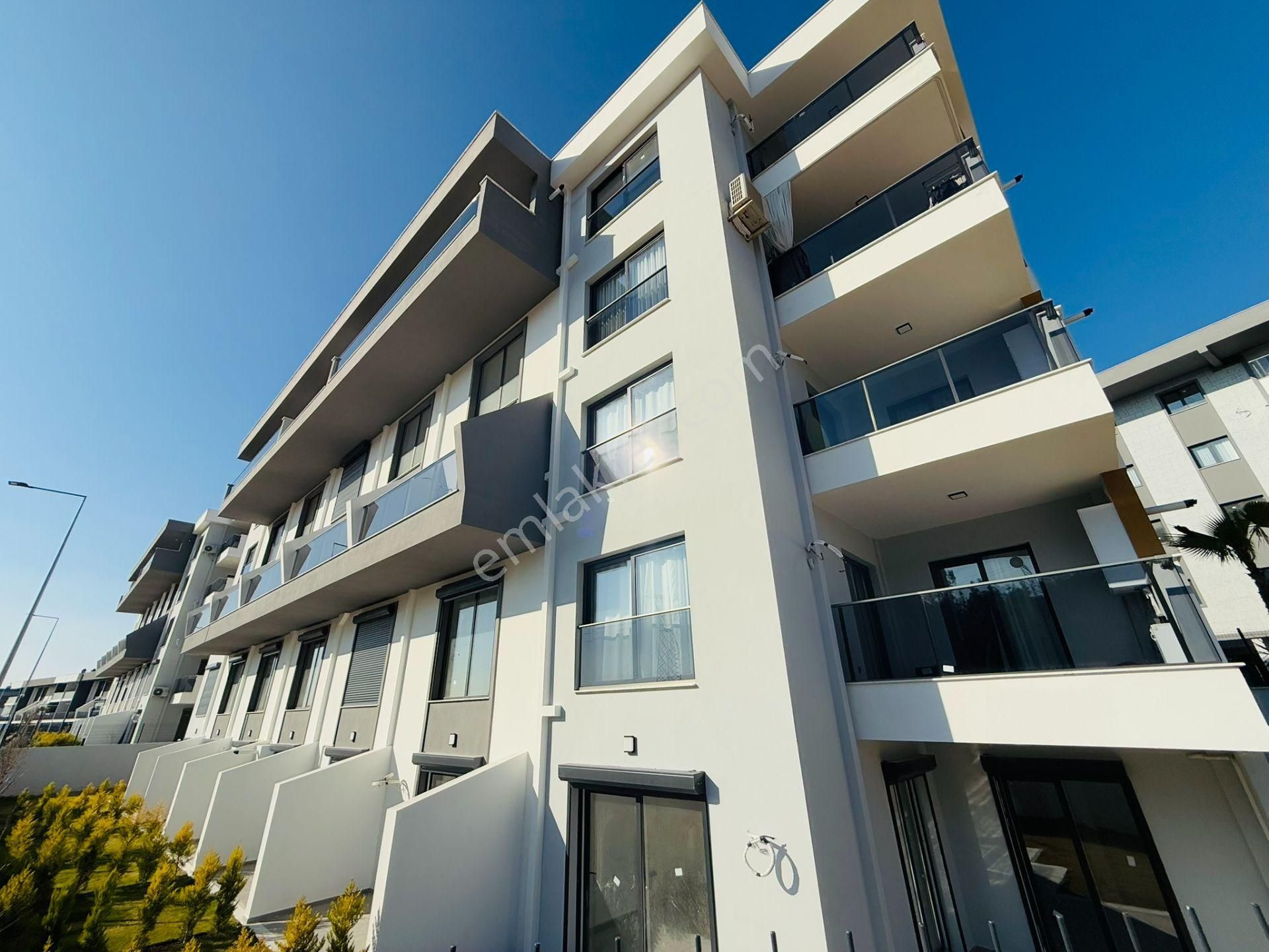 Kuşadası İkiçeşmelik Satılık Daire Satılık Loft 1+1 Bahçeli Ebeveyn Banyolu Daire