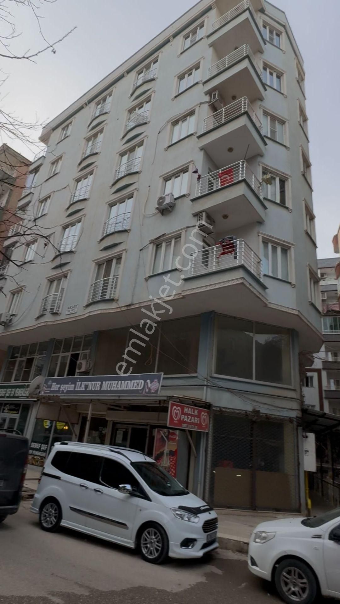 Artuklu 13 Mart Kiralık Daire Barak Emlak'tan Merkezi Konumda Kiralık 2+1 Daire