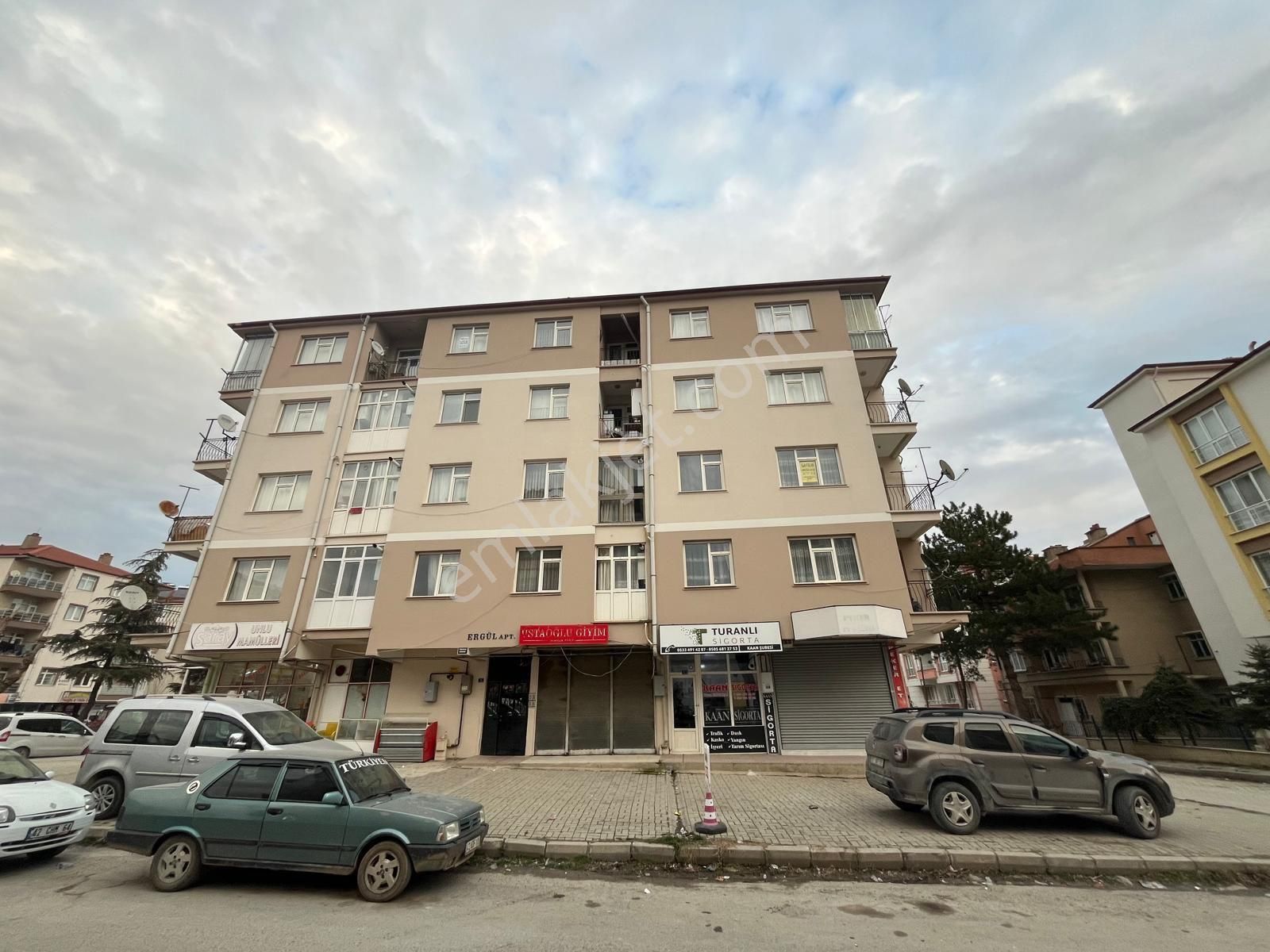 Akşehir İstasyon Satılık Daire Birimden Satılık İstasyon Mahallesi'nde Cadde Cepheli Arakat Bakımlı