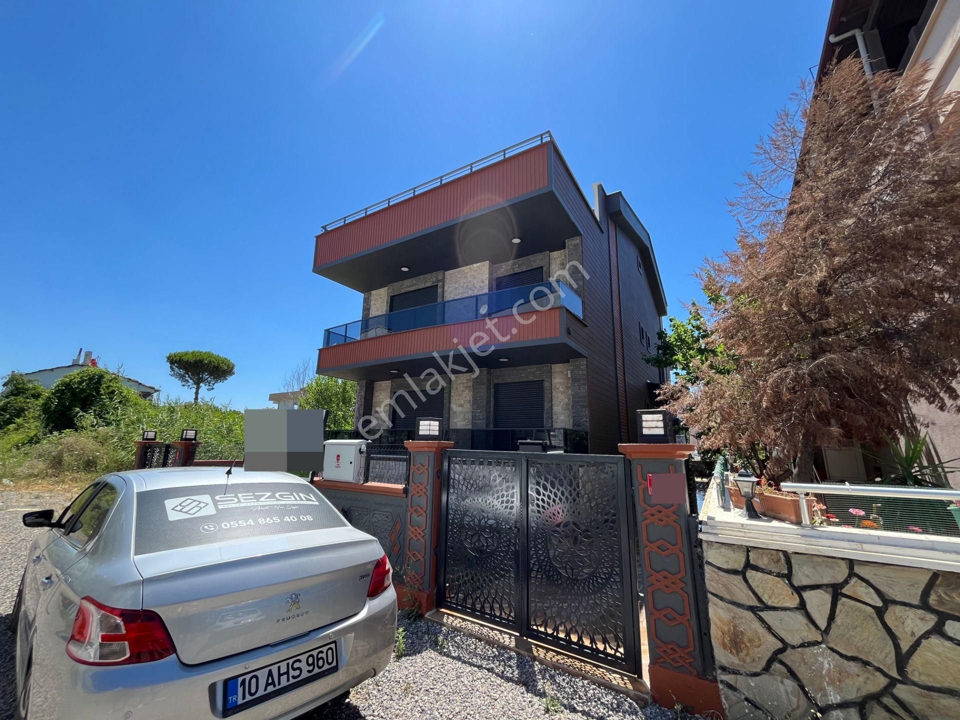 Balıkesir Edremit Denize Sıfır Satılık Villa Akçay Sezgin Emlaktan Ultralüx Tasarım 4+1 Satılık Triplex Villa