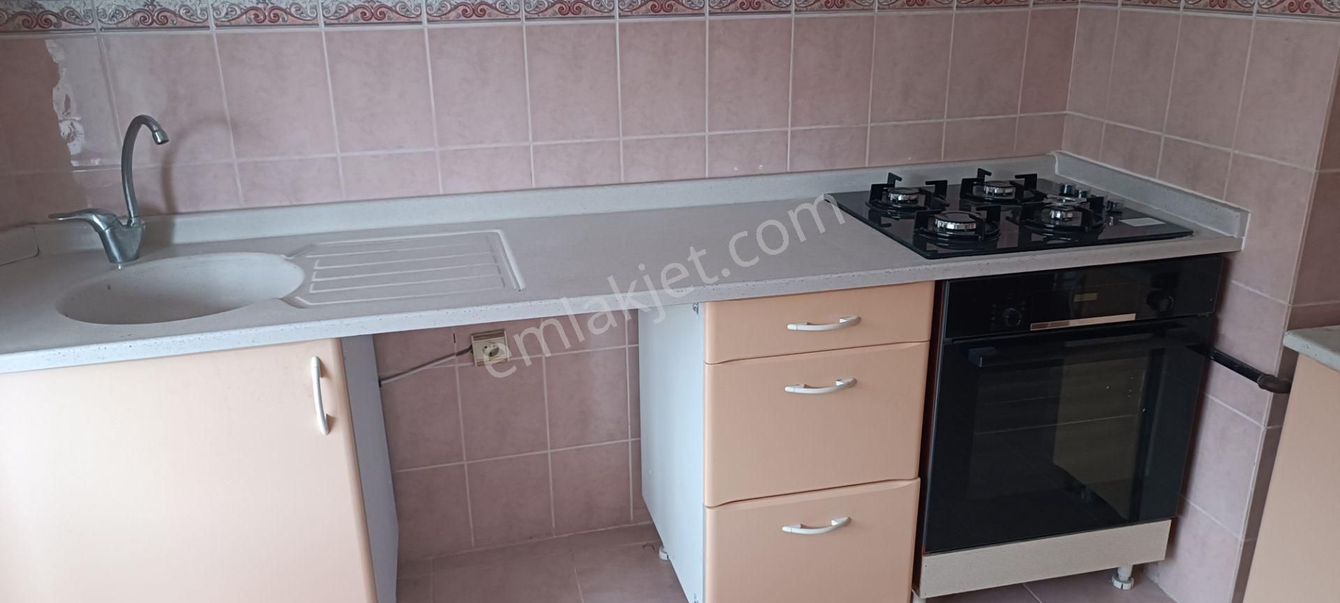 Çankaya Birlik Kiralık Daire Zirvekent Karşısı,365 A.v.m Yürüme Mesafesinde,3+1,130 M2,kombili,3.kat