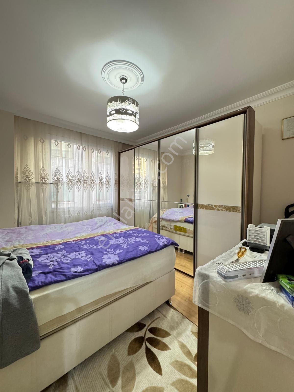 Beylikdüzü Kavaklı Marmara Mahallesi Marinaya Giden Yol Üzerinde 2+1 90 M2 Ön Cephe , Arakat Satılık