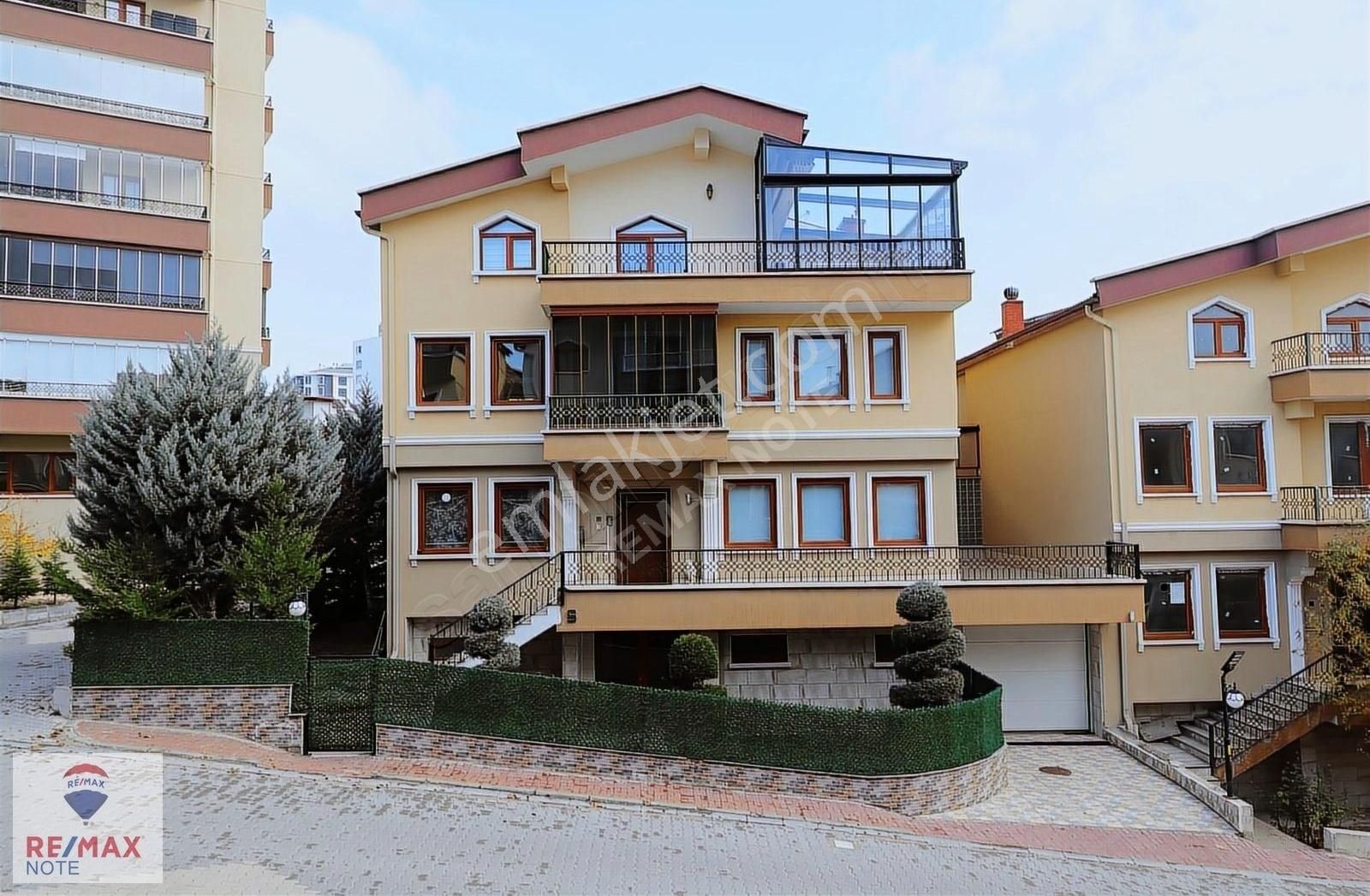 Etimesgut Yeni Bağlıca Satılık Villa Etimesgut Yeni Bağlıca Mah.doğankent Vilları 6+2 Satılık Villa