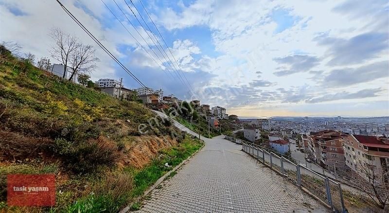 Gebze Adem Yavuz Satılık Konut İmarlı Gebze Adem Yavuz'da Konut İmarlı Denize Nazır184 M2 Satılık Arsa