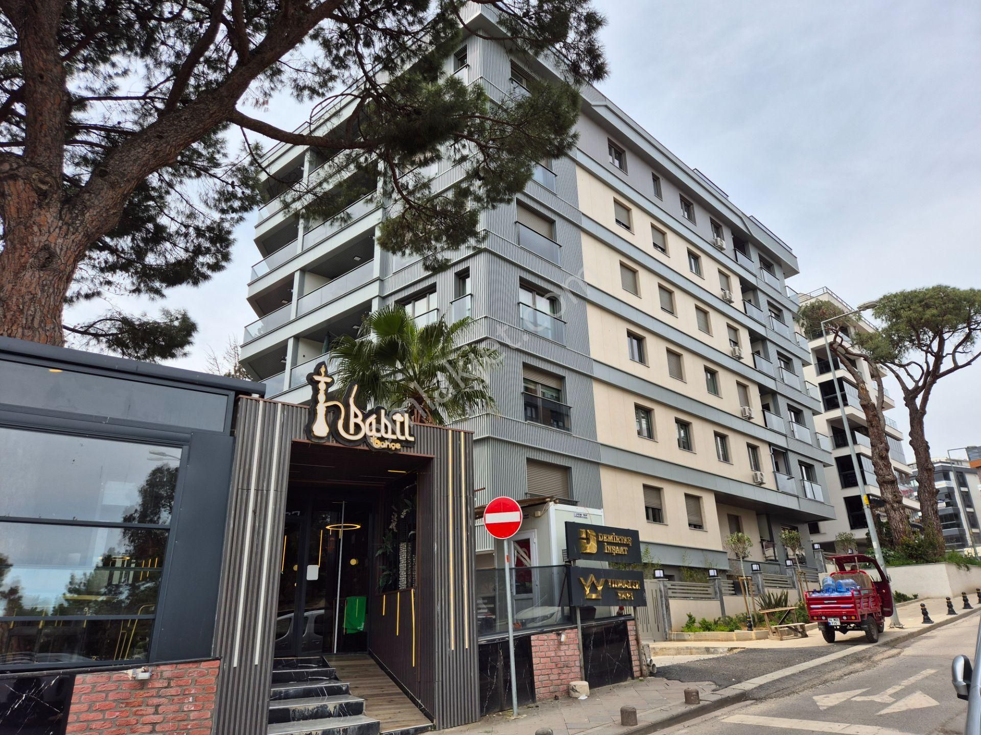 Pendik Batı Çarşı İçi Sıfır 155 M2 3+1 Bahçe Katı Satılık Daire