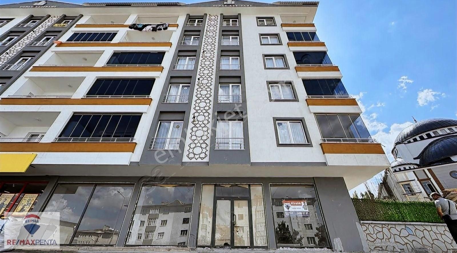 Palandöken Abdurrahman Gazi Kiralık Dükkan & Mağaza Remax Penta 'dan Yunusemre 'de Kiralık İş Yeri