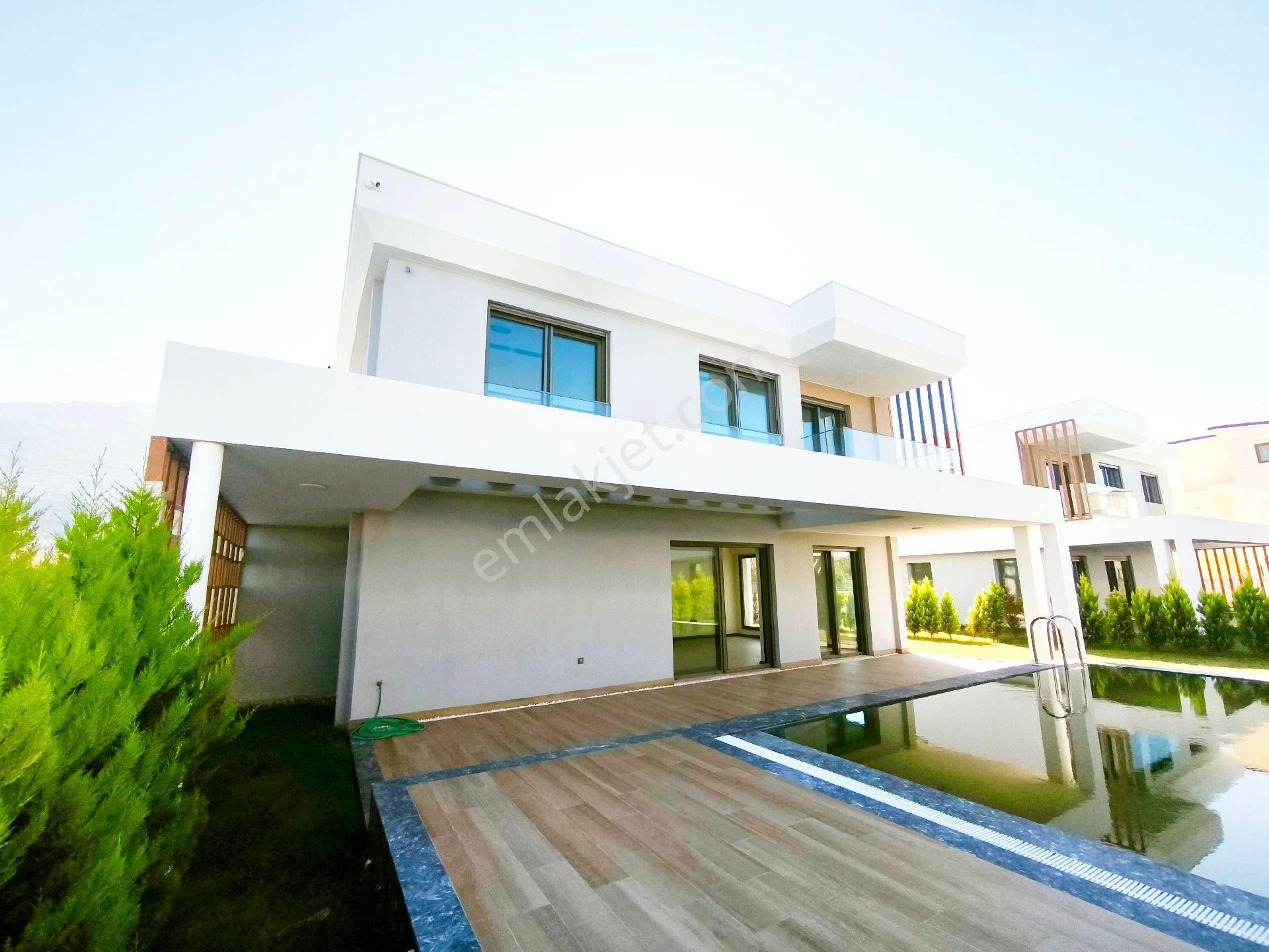 Rs Netten Güzelçamlıda Müstakil Havuzlu Denize Yürüme Mesafesinde 3+1 Villa