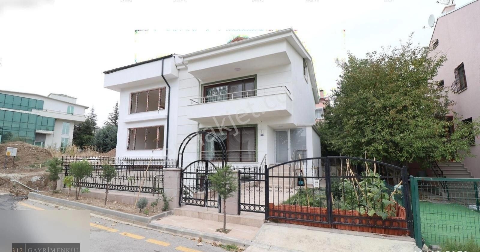 Çankaya Prof. Dr. Ahmet Taner Kışlalı Satılık Villa 312 | Çayyolu İlko'da Satılık 300 M2 Yeni Villa