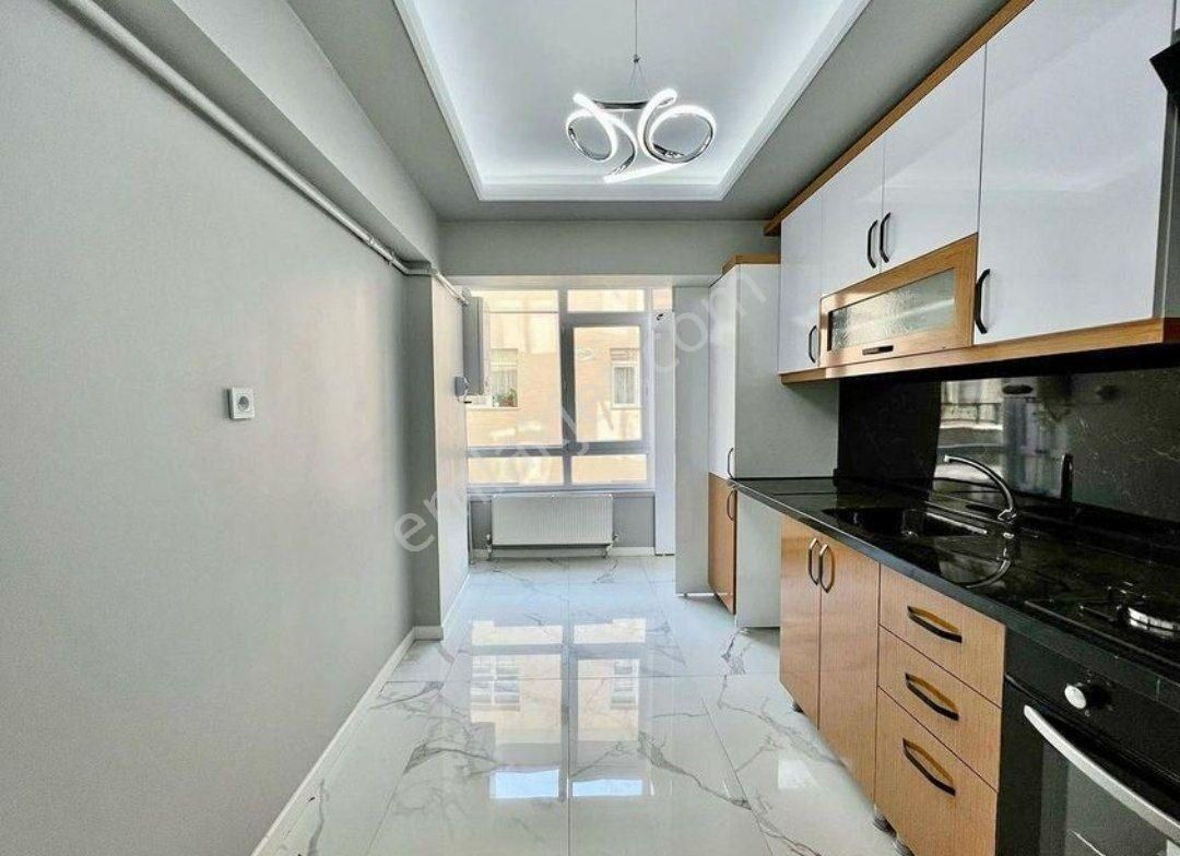 Kadıköy Erenköy Kiralık Daire Merkezi Konumda 2+1 2.kat 110 M2 Kombili Ferah Genis Balkonlu