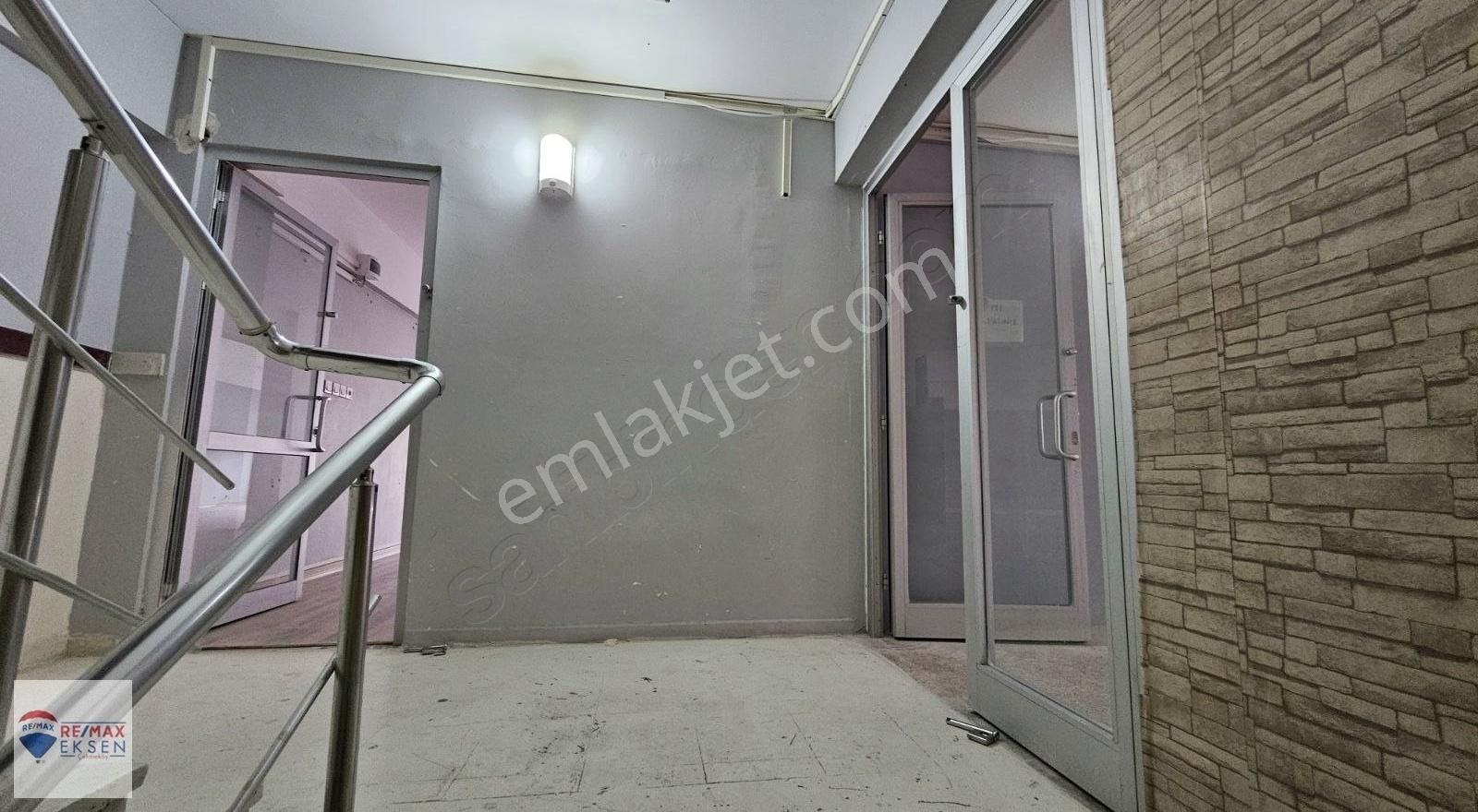 Maltepe Cevizli Kiralık Depo Maltepe Cevizli De Kiralık 370 M2 İmalata Uygun İşyeri Depo