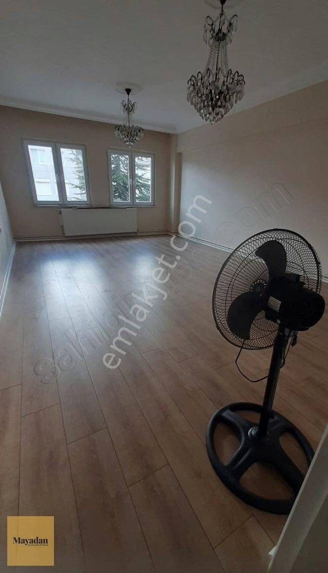 Bandırma İhsaniye Kiralık Daire İhsaniye Mah. Tunç Sitesi'nde 3+1 110m2 Kiralık Daire