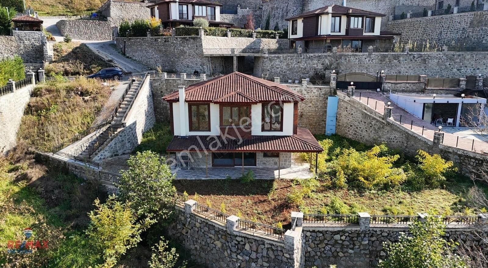 Ortahisar Uğurlu Satılık Villa Uğurlu Merkezde Satılık 4+1 Villa