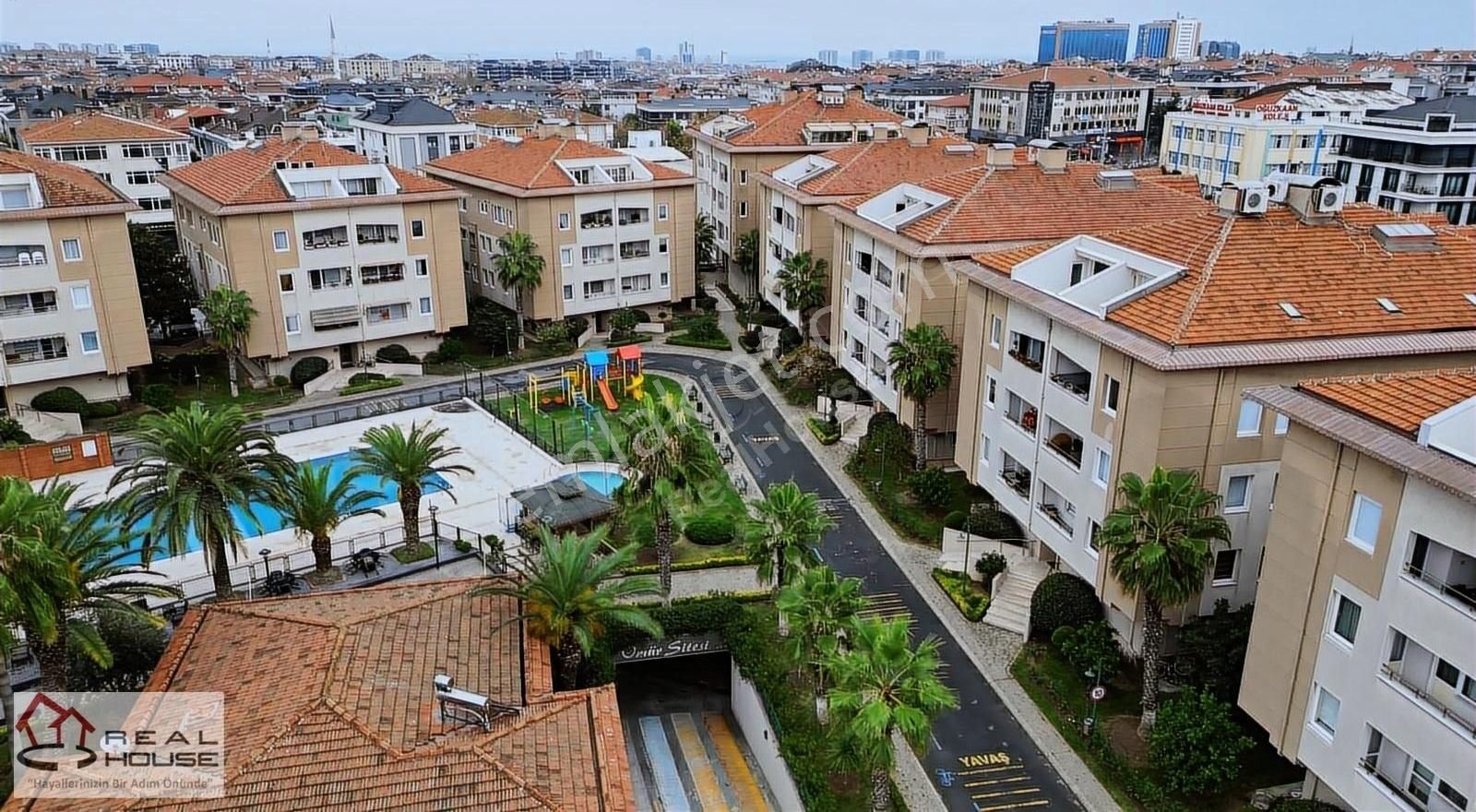 Bahçelievler Bahçelievler Satılık Daire Bahçelievler Ömür Sitesi 4+1 Dubleks Satılık Daire