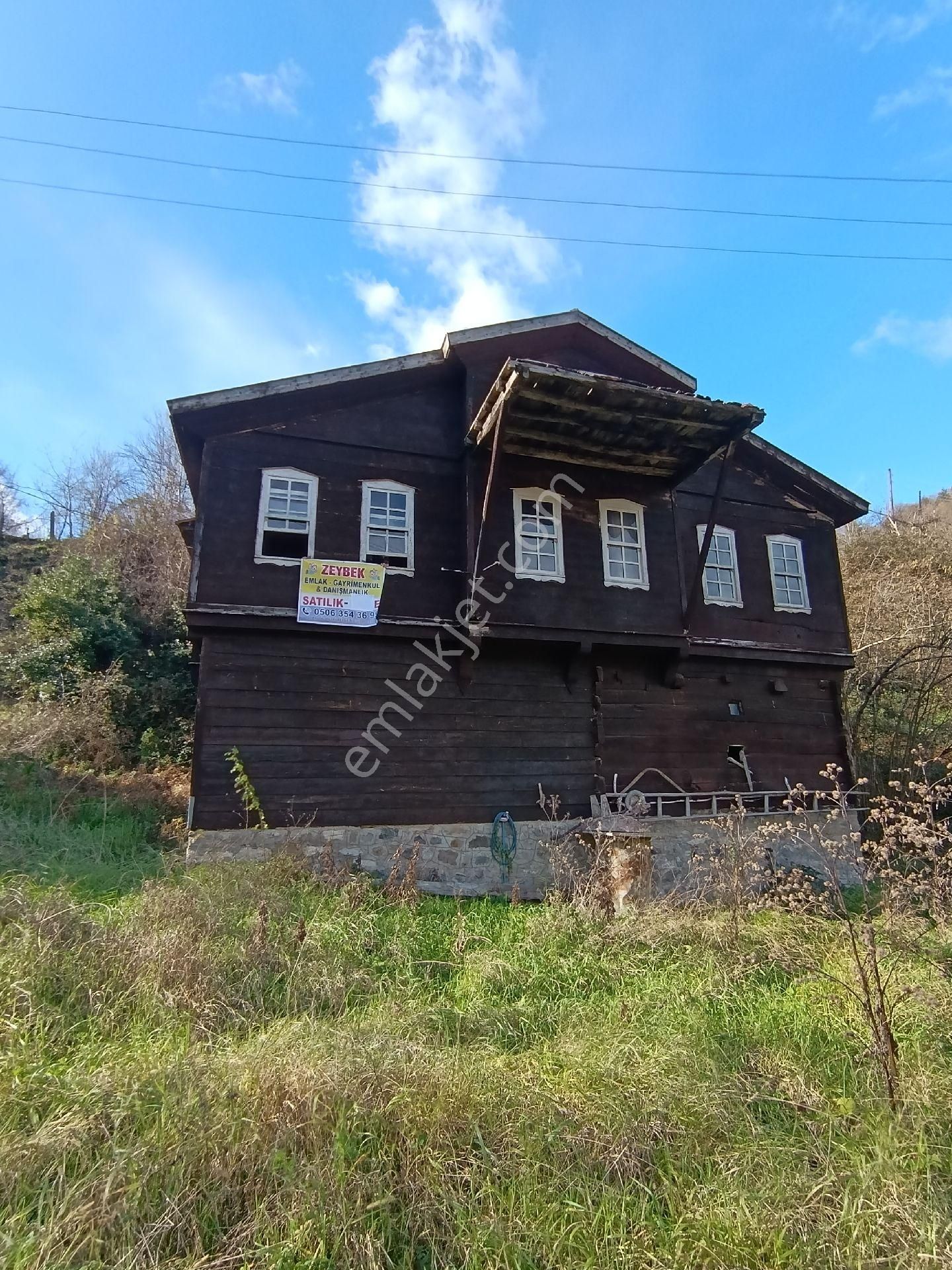 Bozkurt Günvaktı Köyü (Yukarı Tekdal) Satılık Daire İnebolu Zeybek Emlâk Gayrimenkul Ahşap 2.katli 460.m2 Arsa İçinde Ev.